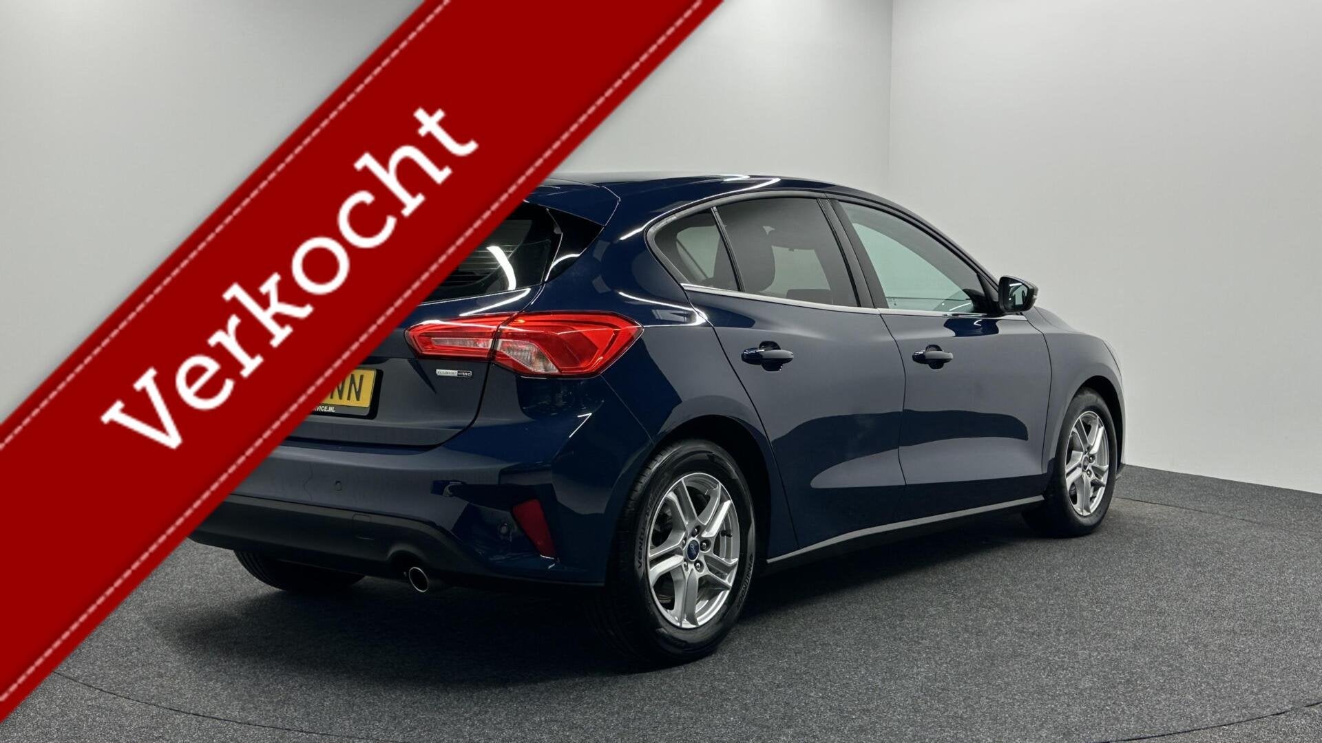 Ford Focus 1.0 EcoBoost Hybrid Trend Edition Business CAMERA, Auto's, Stof, Gebruikt, Met garantie (alle), Blauw