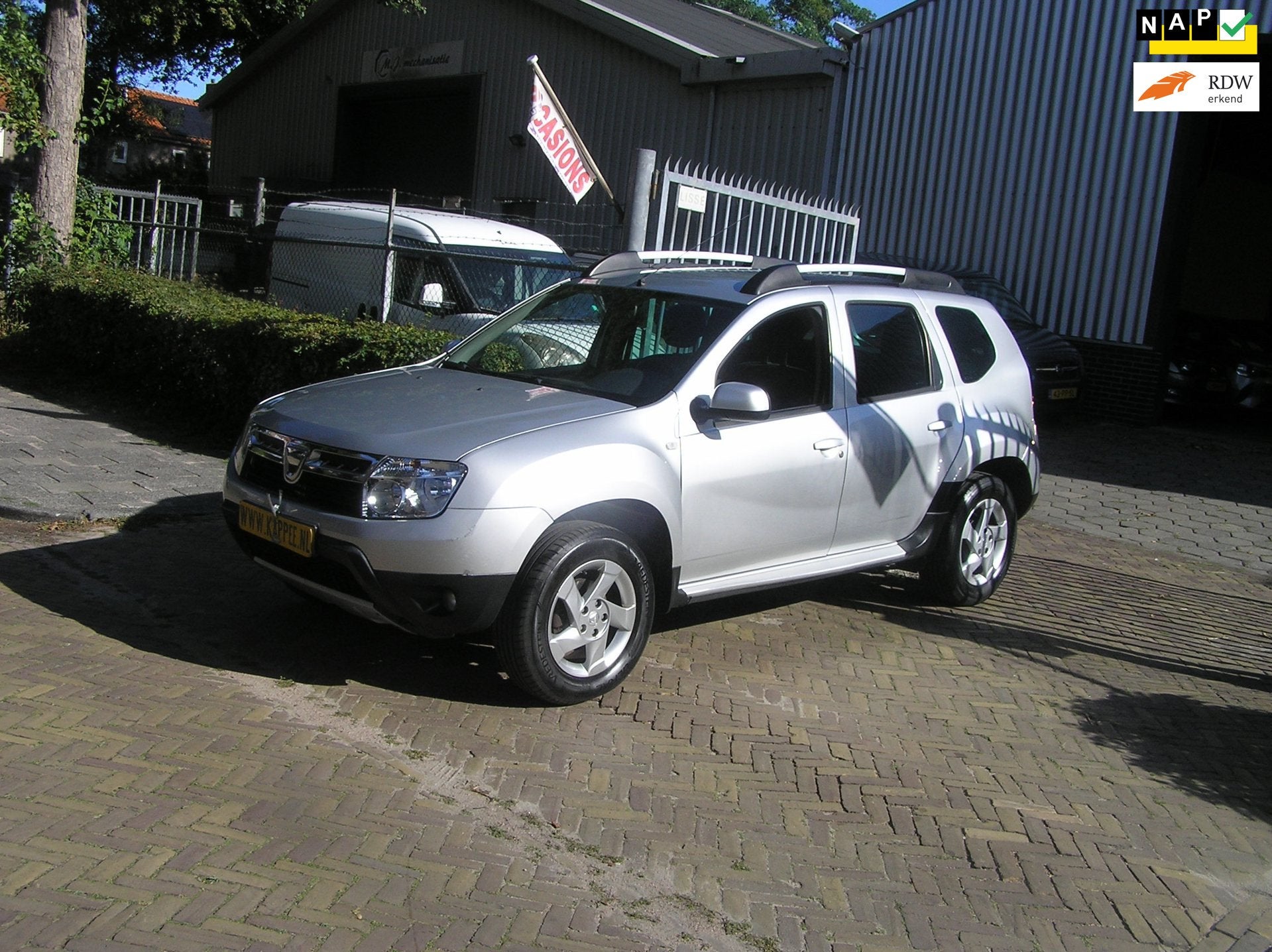 Dacia Duster 1.6 Lauréate 2wd nap pas airco nieuwe apk, Auto's, Voorwielaandrijving, Euro 5, Gebruikt, Elektrische ramen