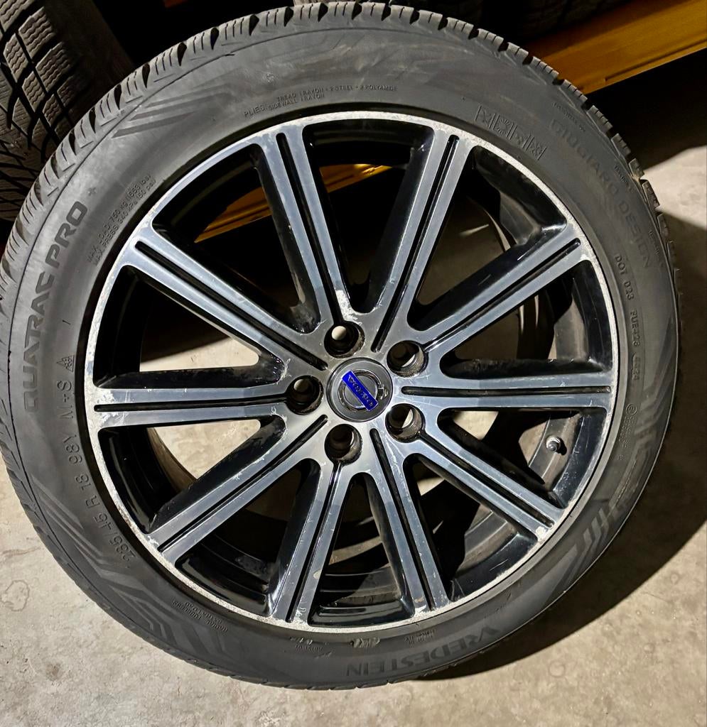 Vredestein Quatrac Pro All Season banden met Volvo velgen, Auto-onderdelen, Banden en Velgen, Ophalen, 18 inch, Gebruikt, Banden en Velgen