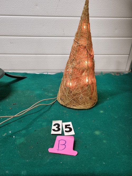 pyramide met verlichting goud kleurig [b35], Diversen, Ophalen of Verzenden, 'T Olde Gre-j, Info@toldegrej.nl, Endepoelstraat 20f Didam