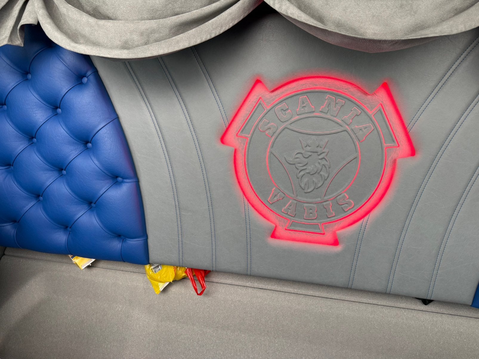 Bedplaat + stoelhoeken blauw grijs scania next gen, Auto-onderdelen, Ophalen, Scania, Interieur en Bekleding