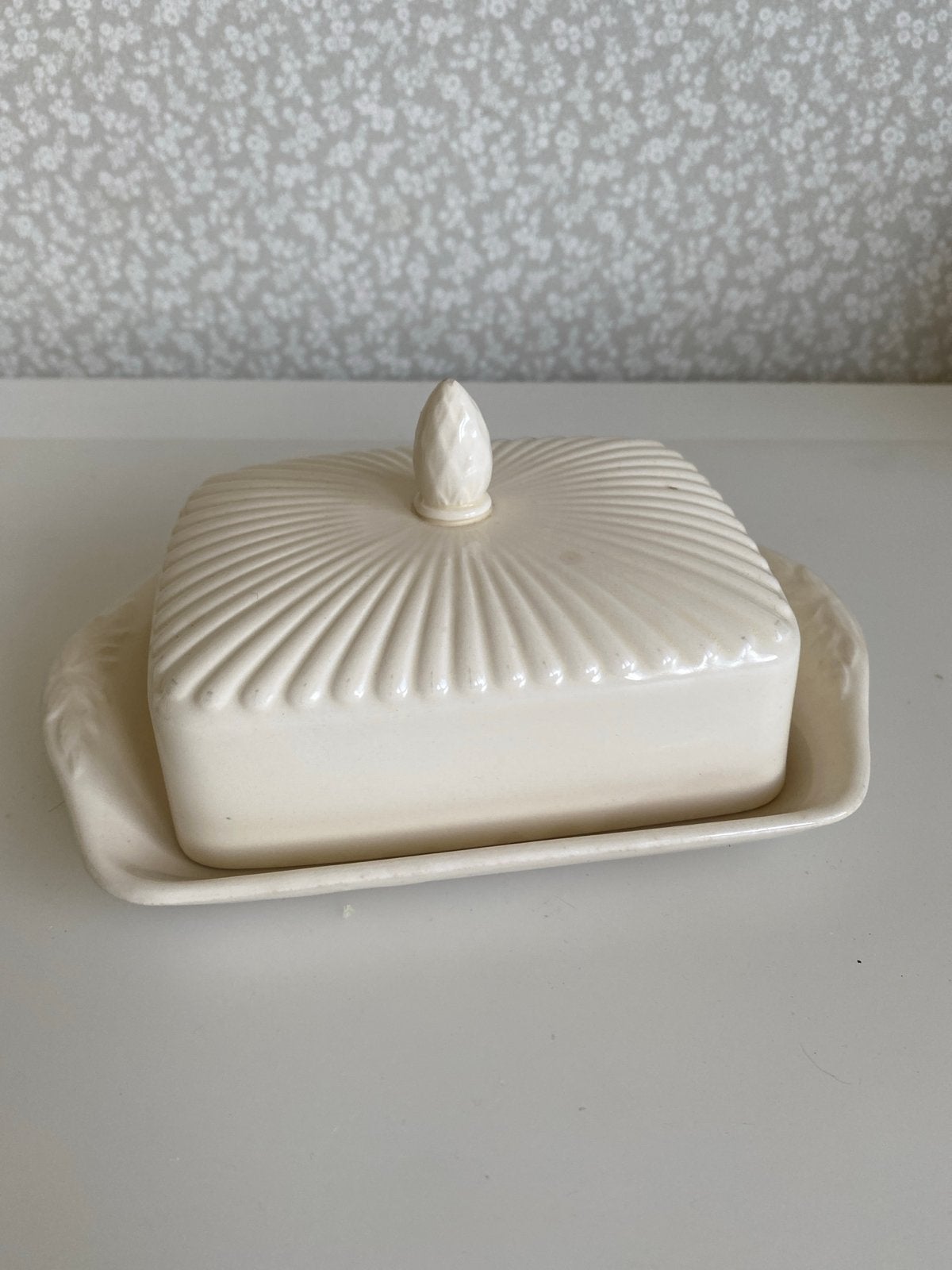 Wedgwood Edme botervloot - Queen's Ware, Huis en Inrichting, Keuken | Servies, Gebruikt, Klassiek, Overige typen, Ophalen of Verzenden