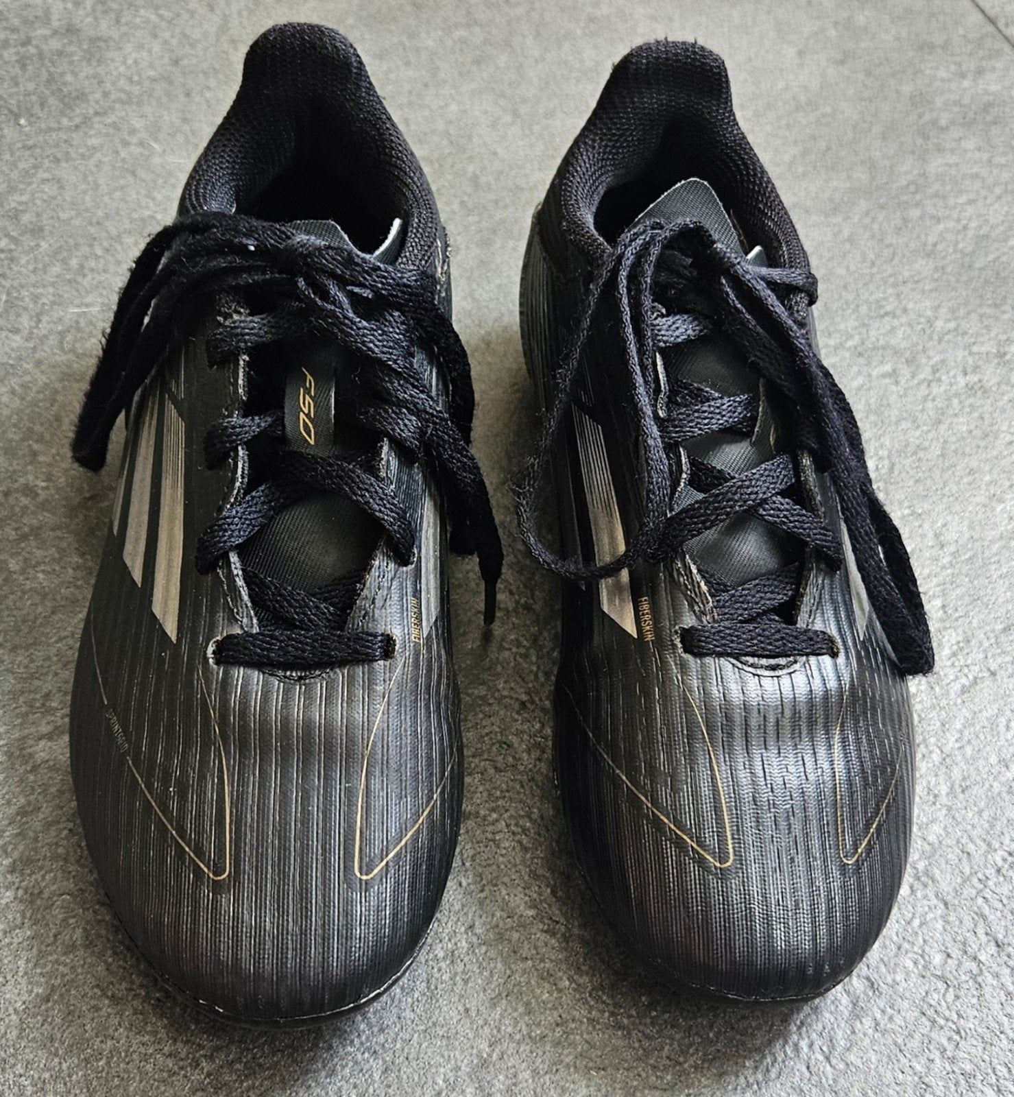 Adidas voetbalschoenen kind maat 32 - Zwart, Ophalen of Verzenden, Zo goed als nieuw, Schoenen