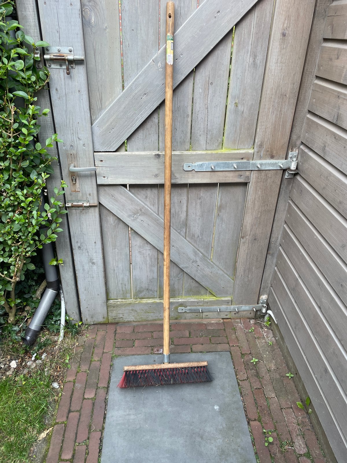 Gamma straatbezem - Robuuste bezem voor buiten, Tuin en Terras, Ophalen, Gebruikt, Bezem
