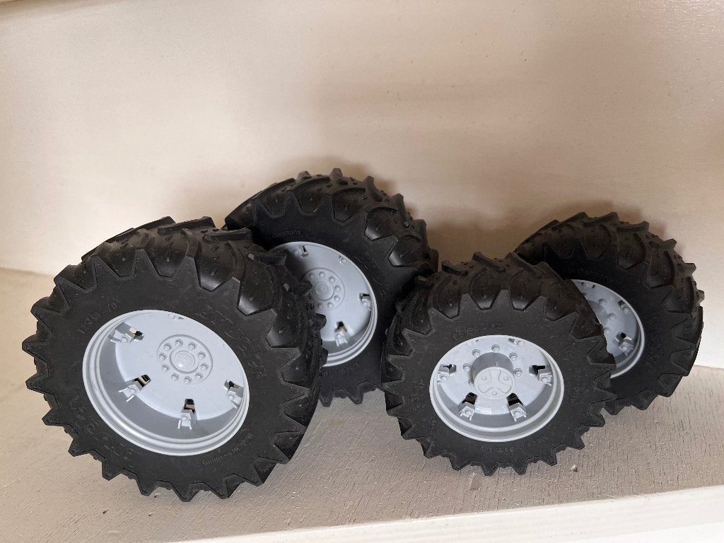 Bruder extra tractorbanden voor dubbel lucht, Kinderen en Baby's, Speelgoed | Speelgoedvoertuigen, Ophalen of Verzenden, Zo goed als nieuw
