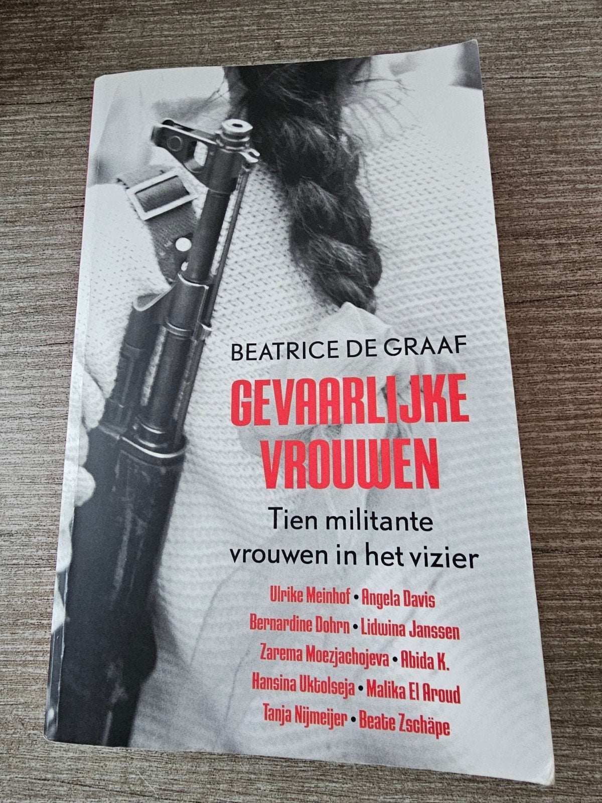 Gevaarlijke Vrouwen - Beatrice de Graaf, Boeken, Ophalen of Verzenden, Gelezen, Beatrice de Graaf
