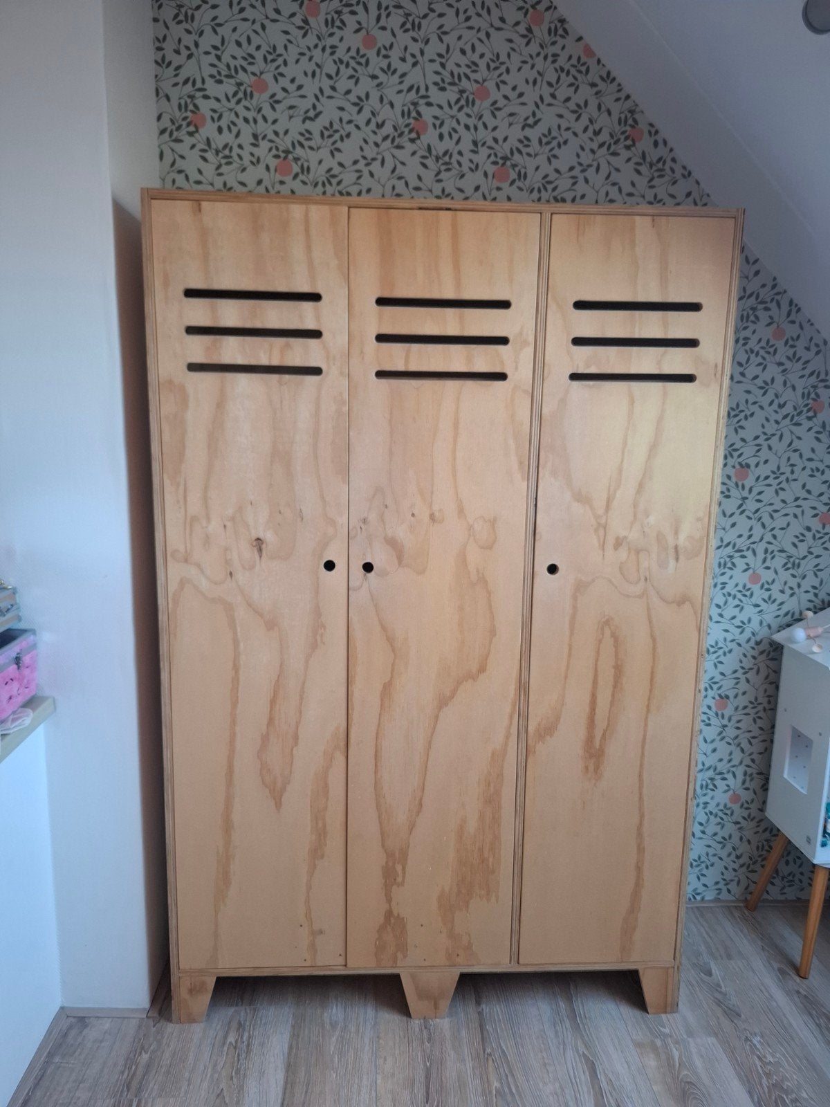 Maatwerk underlayment lockerkast voor kinderkleding, Ophalen, Met deur(en), Gebruikt, Modern, Speels
