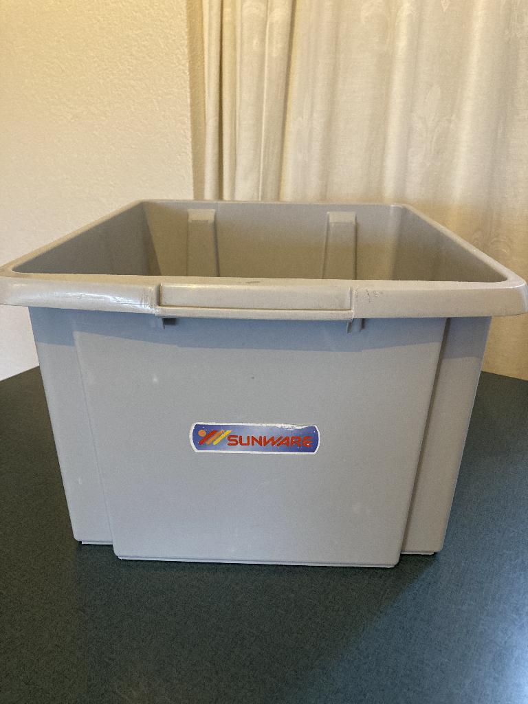 Te koop vintage grijze Sunware bak., Ophalen, Gebruikt, Grijs, Kunststof