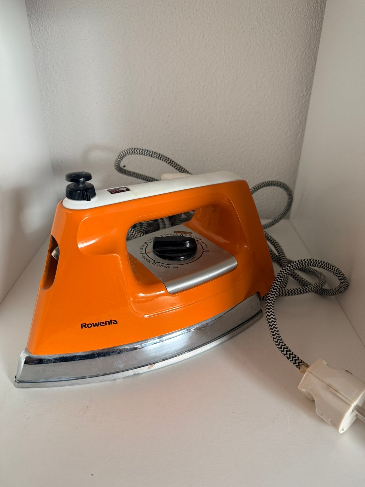 Vintage oranje strijkijzer Rowenta jaren 70, Witgoed en Apparatuur, Strijkijzers en Strijkplanken, Ophalen of Verzenden, Zo goed als nieuw