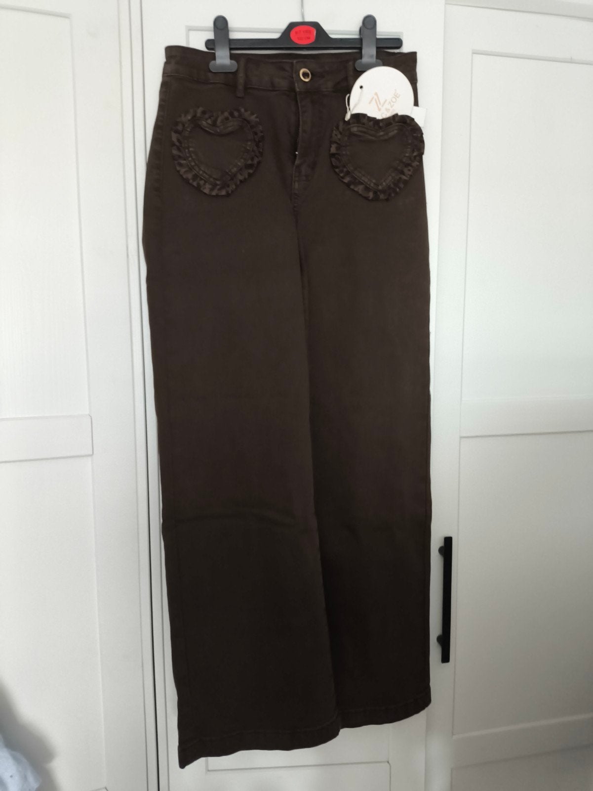 Nieuwste collectie bruine broek met hartjeszakken - Maat M/3, Kleding | Dames, Maat 38/40 (M), Bruin, Nieuw, Ophalen of Verzenden