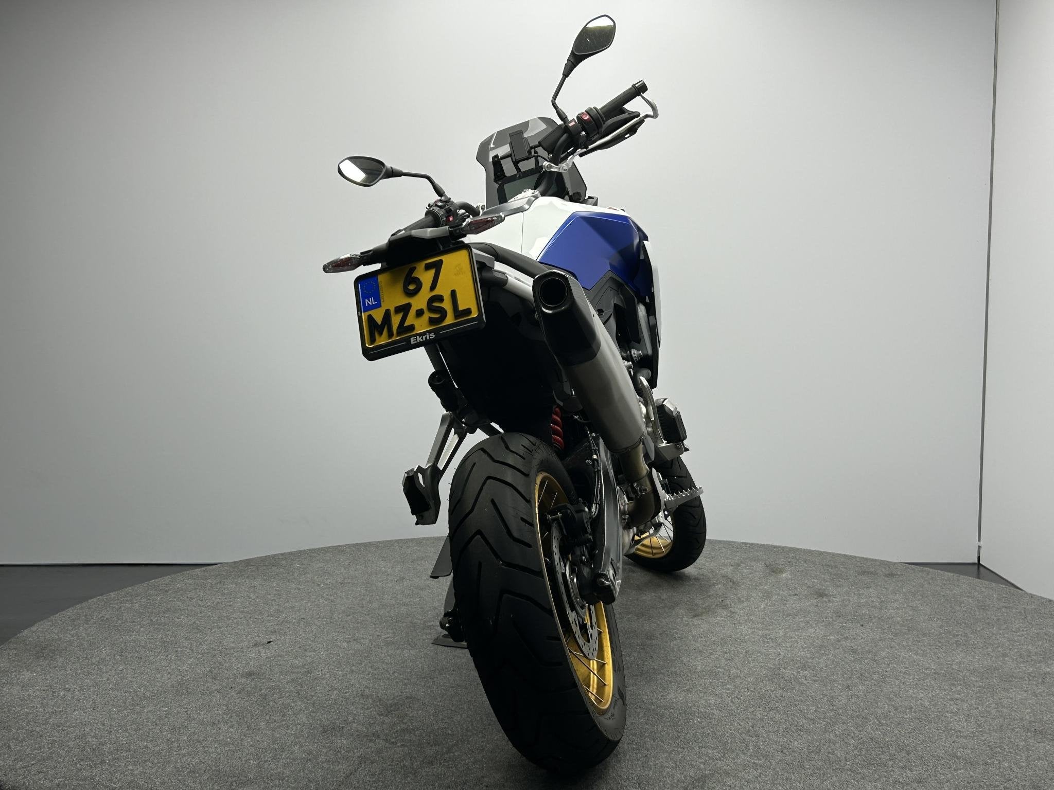 BMW F 900 GS Trophy, Motoren, Einsteinlaan 5
2289 CC  Rijswijk, NL, 895 cc, Toermotor, Handgeschakeld
