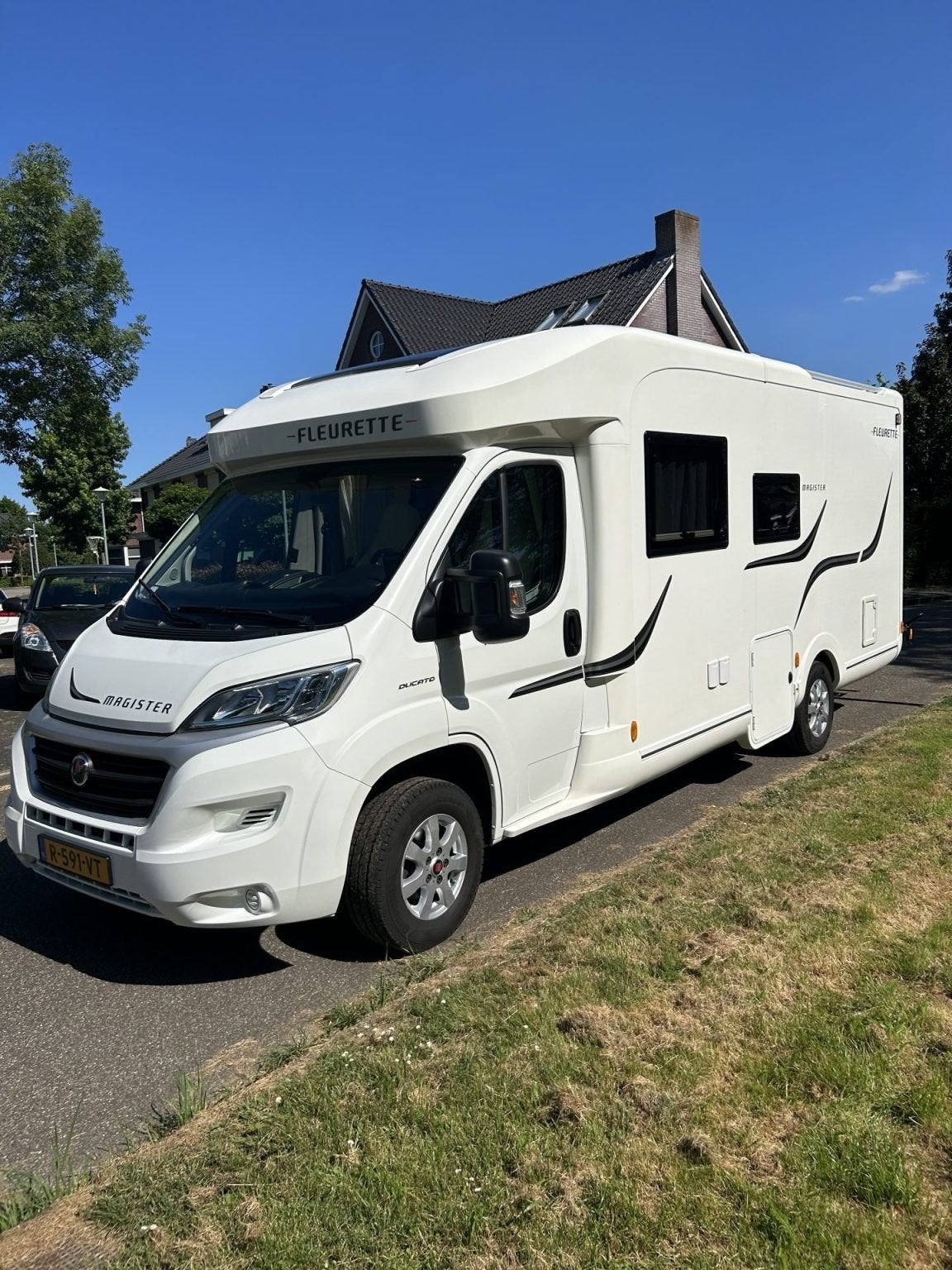 Fleurette Magister camper in Nieuwstaat, Chemisch toilet, Ringverwarming, Afzuigkap, Fiat