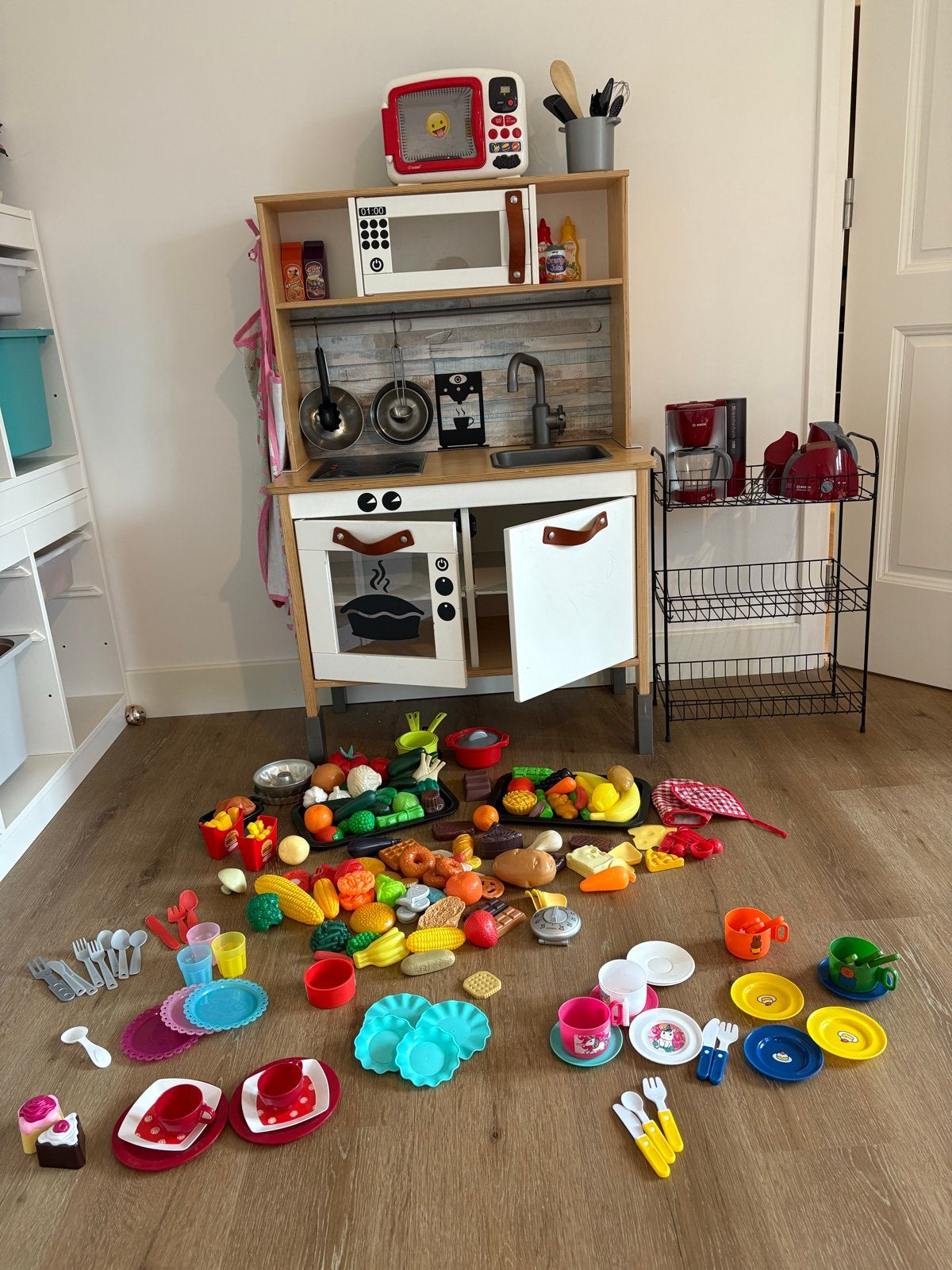 Grote speelkeuken met accessoires en speelgoedeten, Ophalen, Gebruikt, Hout, Speelkeuken