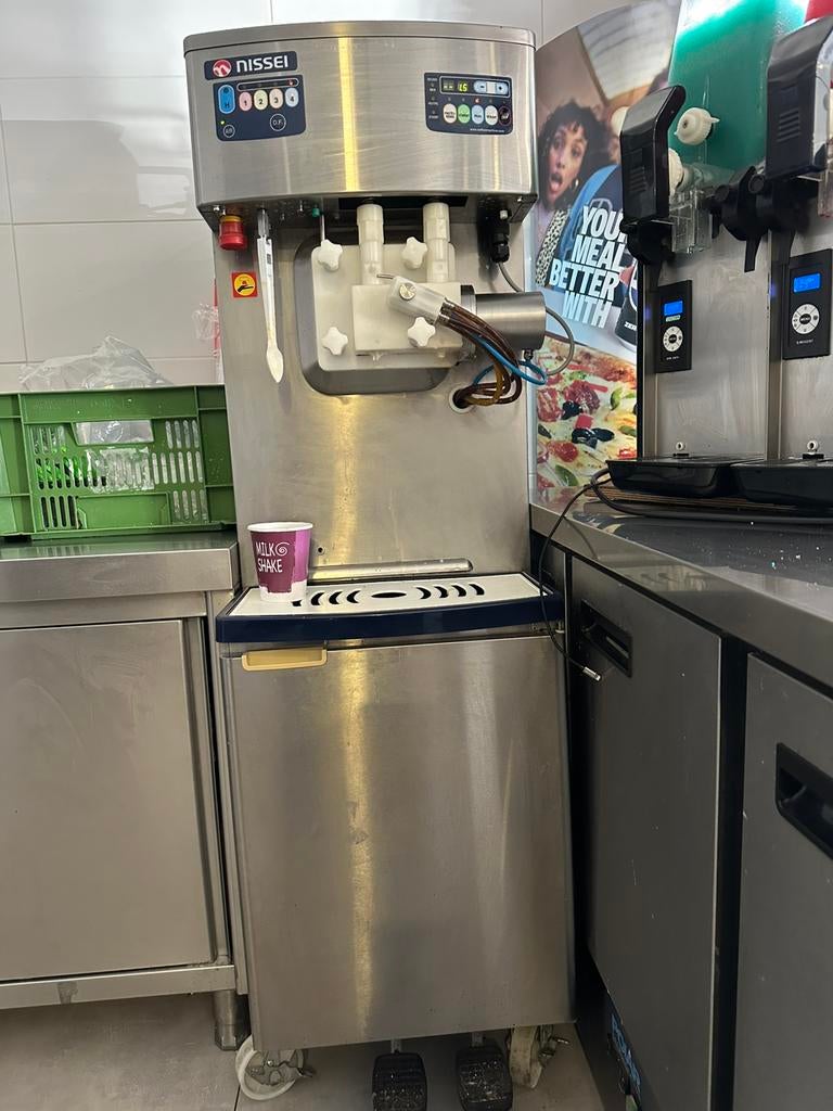 NISSEI softijsmachine / milkshakemachine, Ophalen, Gebruikt