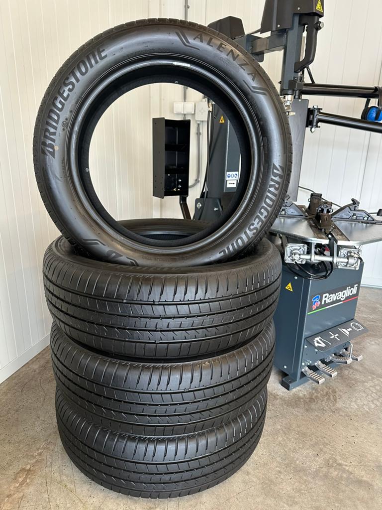 4 Stuks Bridgestone 225 55 19 Zomerbanden Inclusief Montage