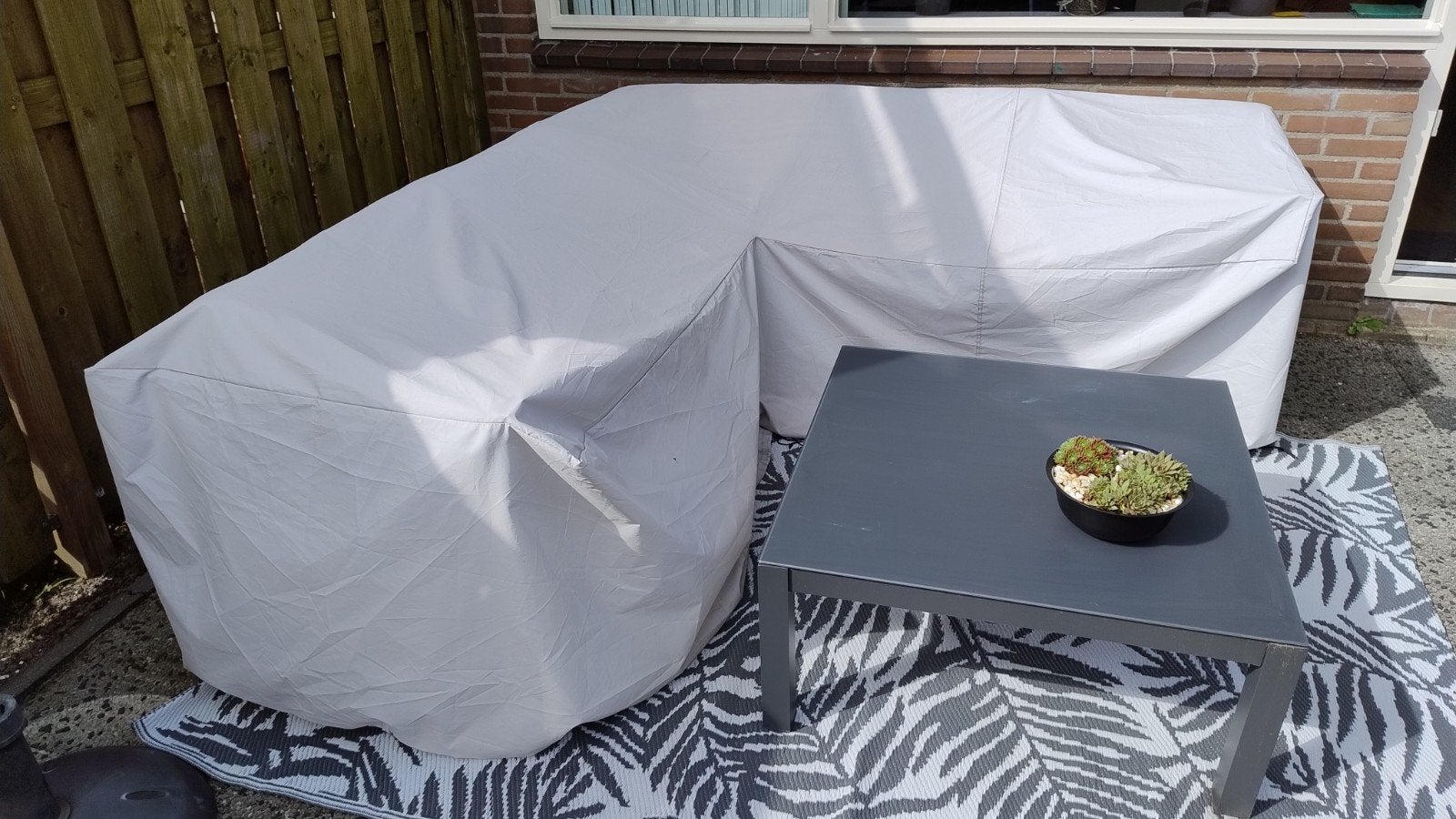 Loungeset + salontafel + hoes + kunstof kleed, Tuin en Terras, Ophalen, Zo goed als nieuw