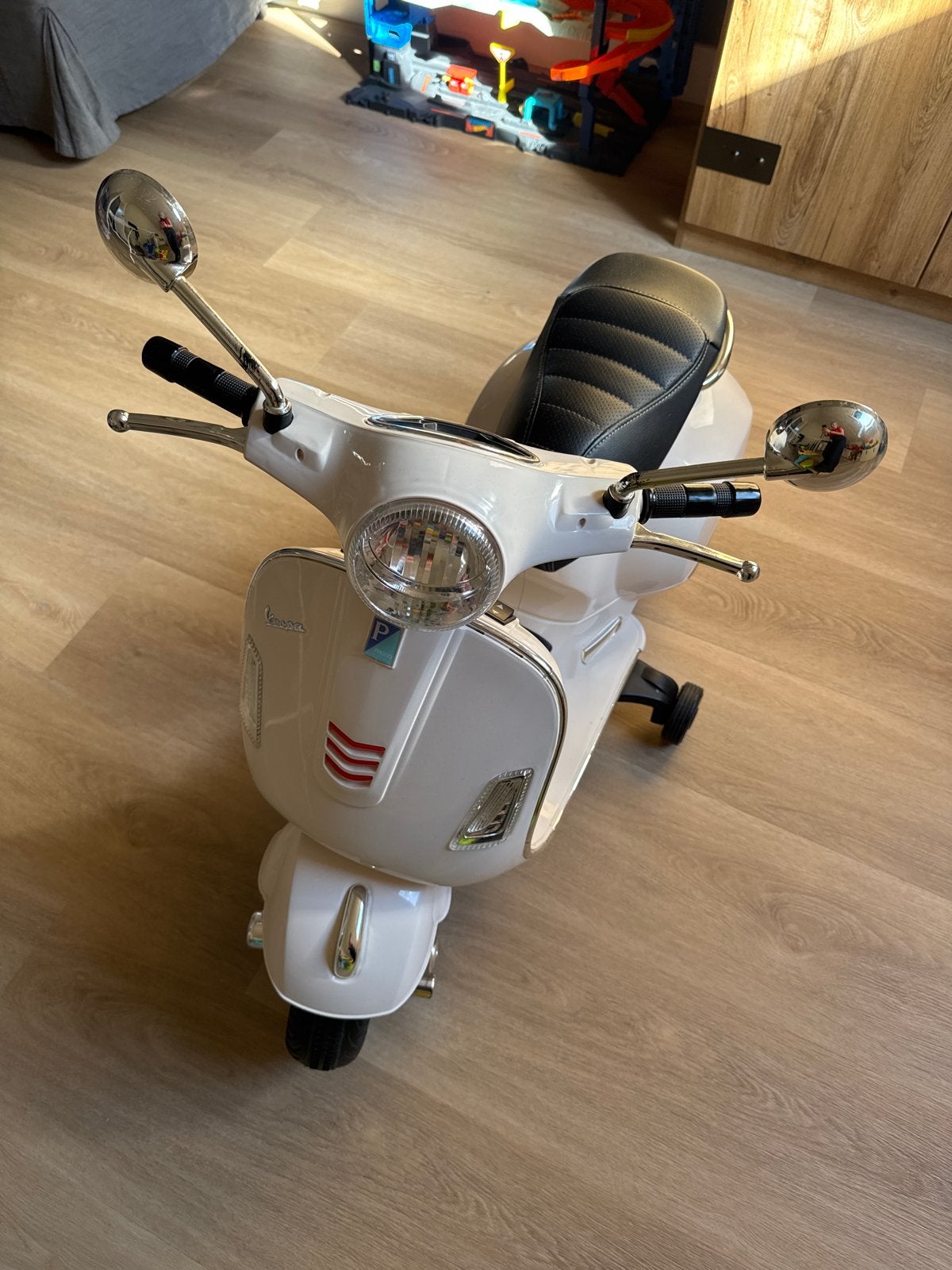 Kinder Vespa scooter wit - Elektrisch, Ophalen, Zo goed als nieuw
