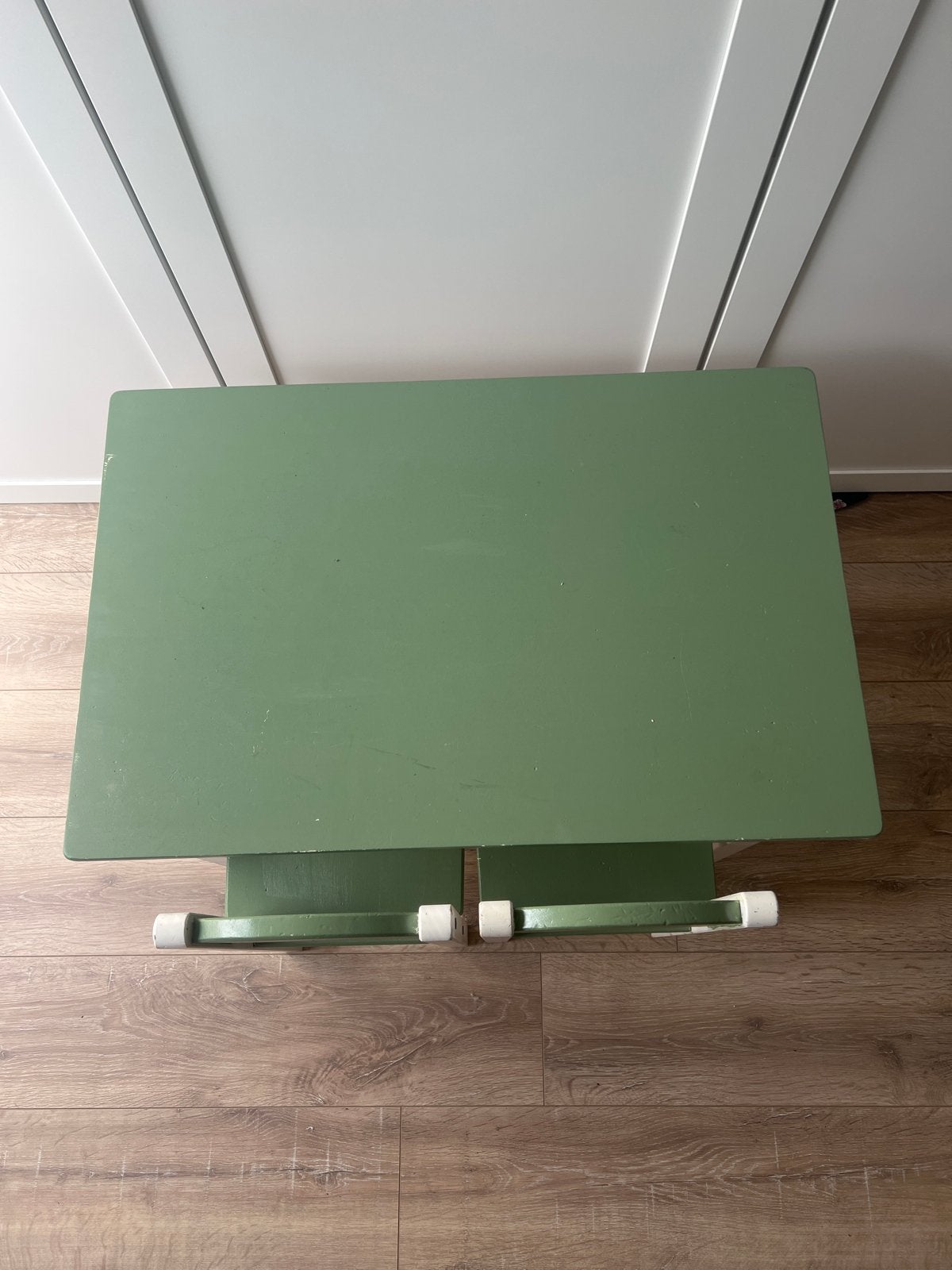Ikea kindertafel met 2 stoeltjes - Groen/ wit, Kinderen en Baby's, Kinderkamer | Tafels en Stoelen, Ophalen, Gebruikt, Tafel(s) en Stoel(en)