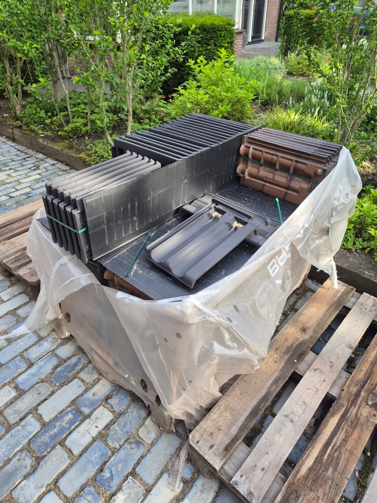 Braas Granat 15 mulden dakpan. Ruim 9 m2 nieuw., Ophalen, Nieuw, 15 m² of meer, Dakpannen