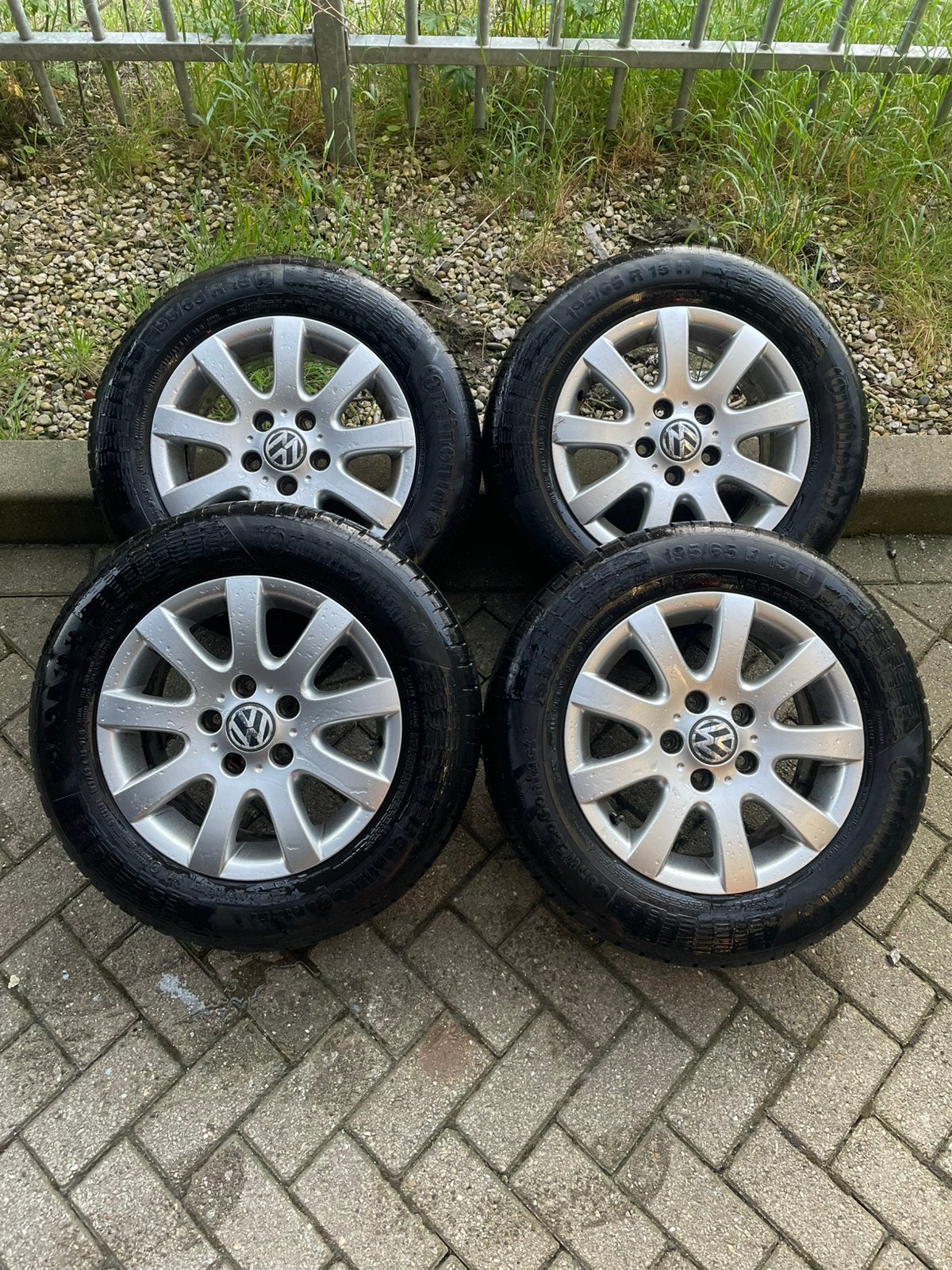 Volkswagen 15 Inch wielen / CONTINENTAL ZOMERBANDEN, Auto-onderdelen, Banden en Velgen, Ophalen, Gebruikt, 15 inch, Band(en)