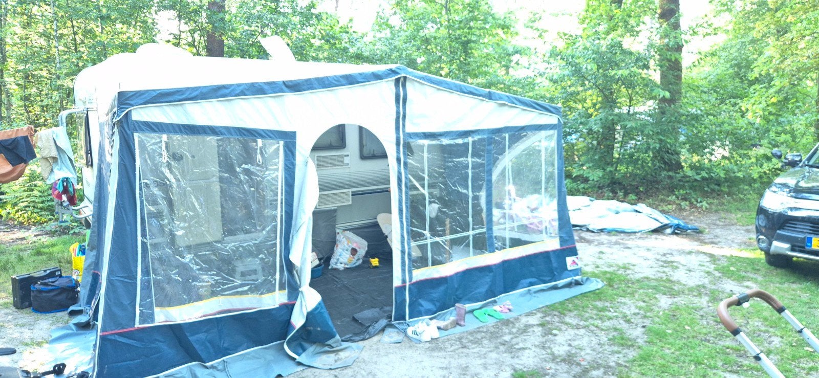 Oudere voortent voor caravan, compleet met stokken, Ophalen of Verzenden