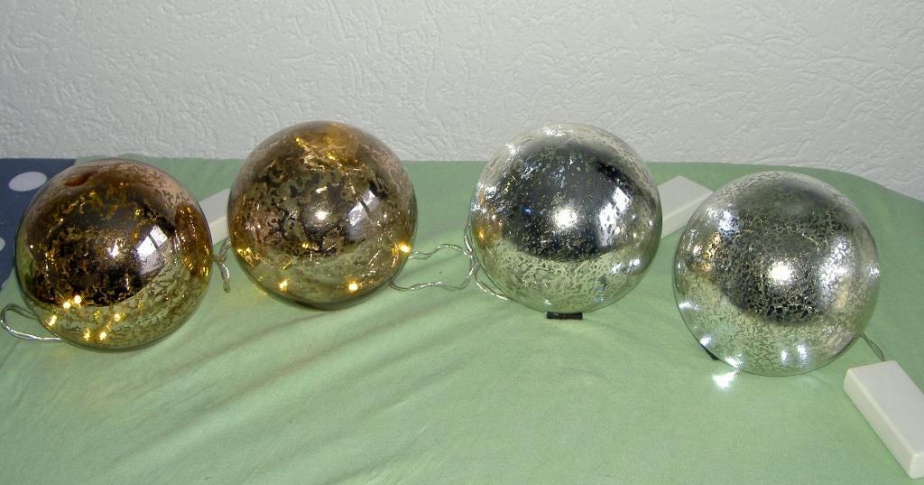 4 Glazen bollen, Ophalen of Verzenden, Zo goed als nieuw