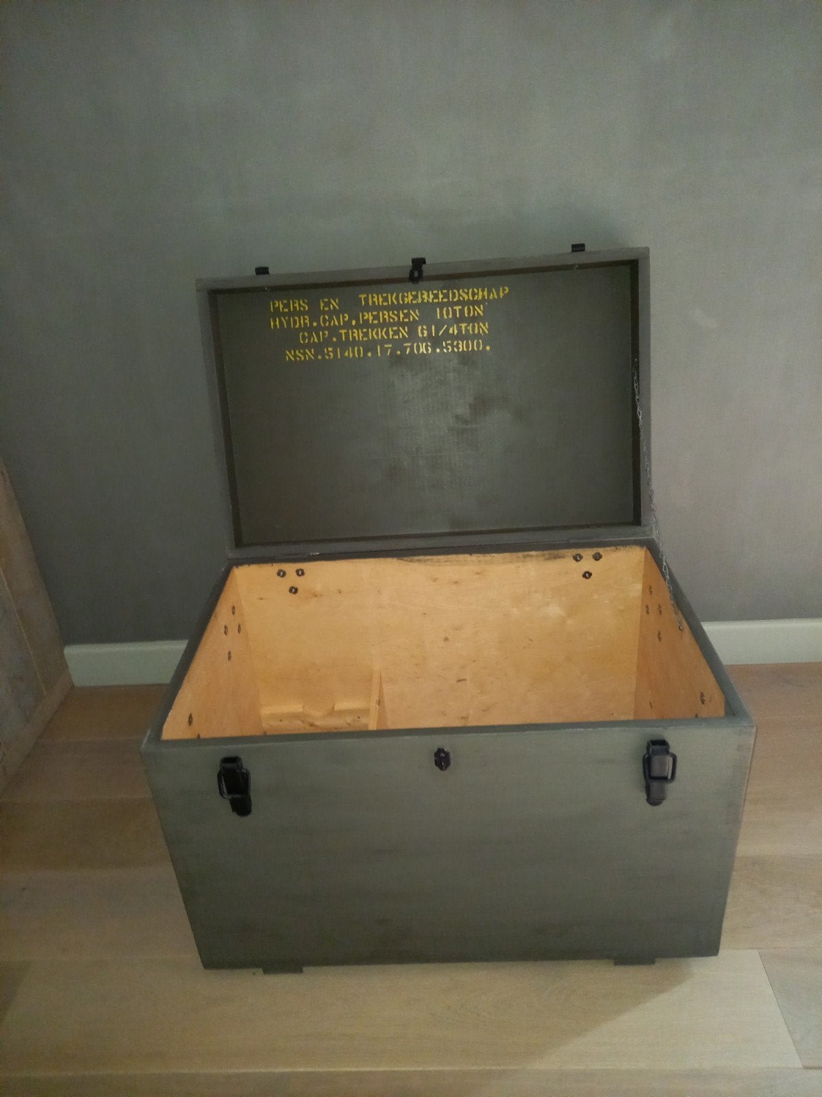 Vintage Legerkist - Unieke Opbergkist met Interieur, Overige houtsoorten, 50 – 75, Gebruikt, 50 tot 100 cm