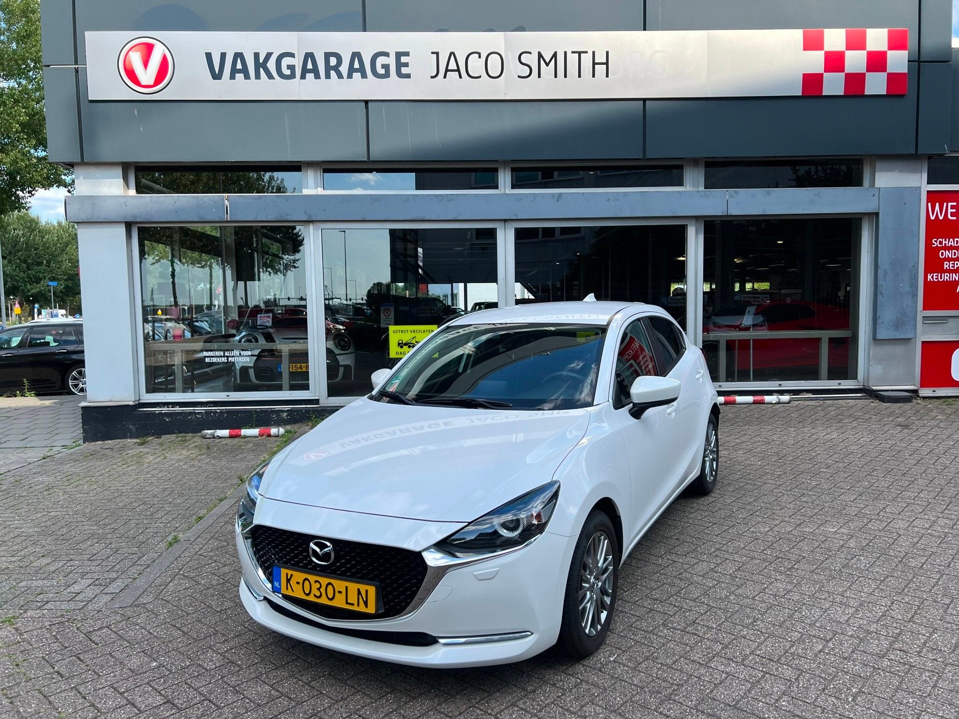 Mazda 2 1.5 Skyactiv-G Luxury, Voorwielaandrijving, Stof, 4 cilinders, Wit