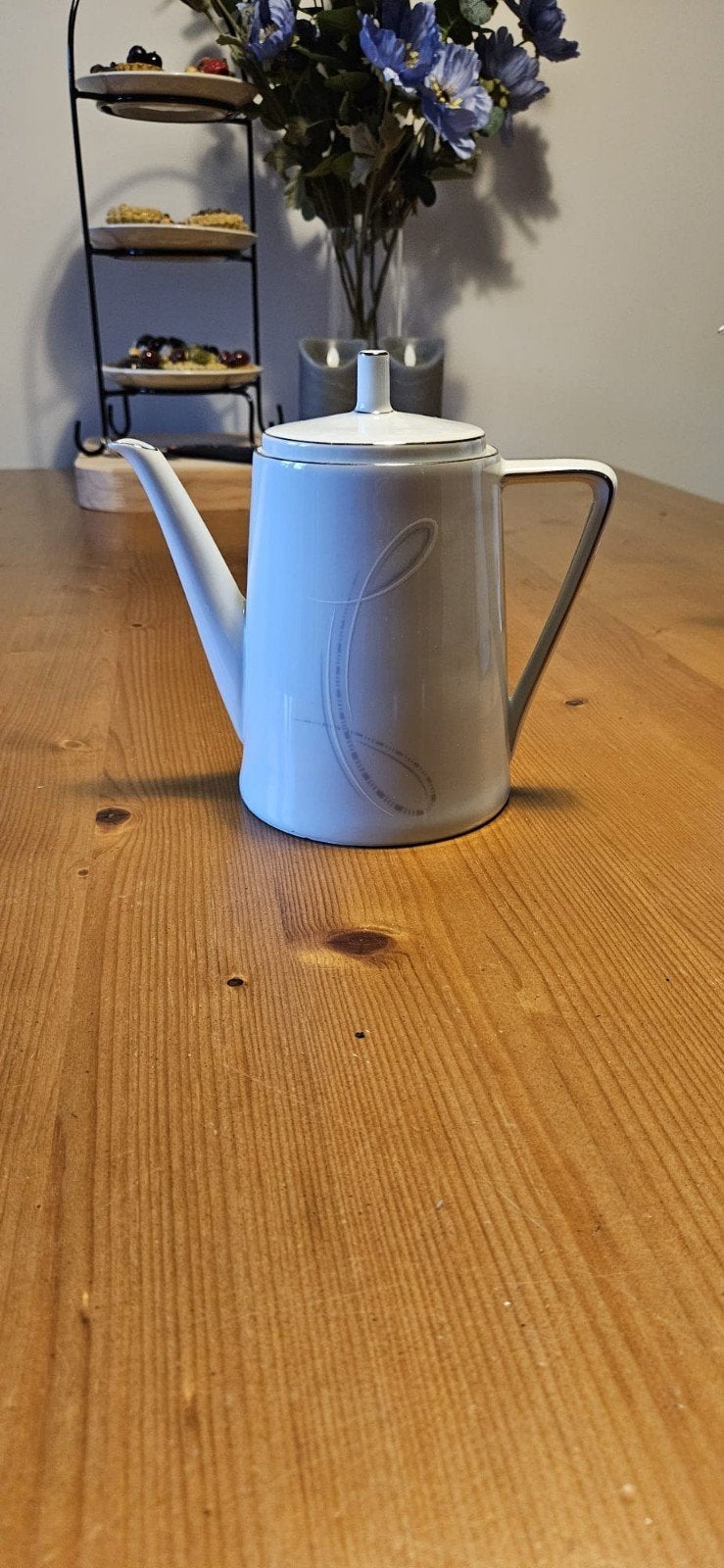Witte theepot/fluitketel met elegant design, Huis en Inrichting, Ophalen of Verzenden