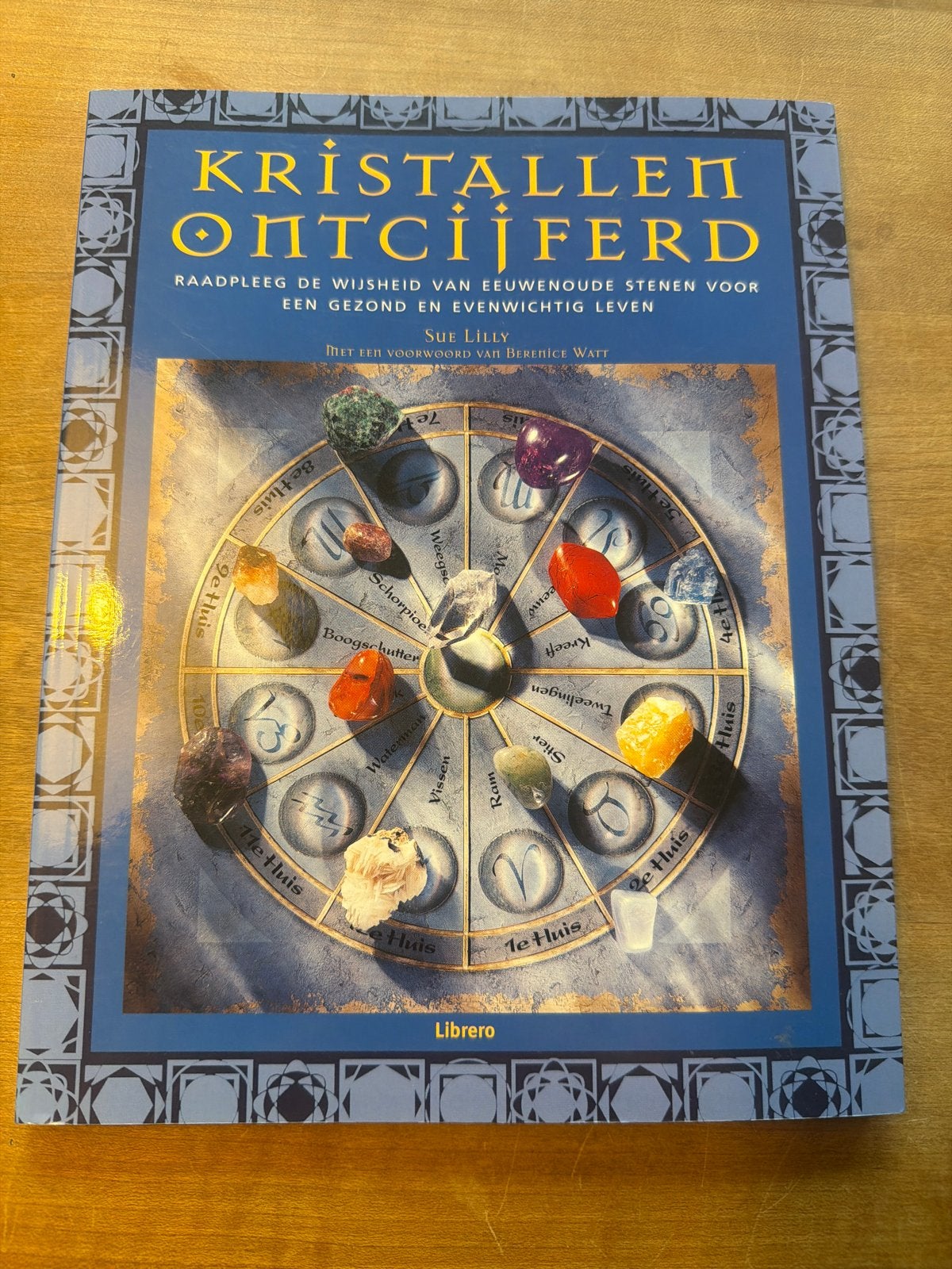 Kristallen Ontcijferd: Wijsheid van Eeuwenoude Stenen, Ophalen of Verzenden, Zo goed als nieuw, Spiritualiteit algemeen, Achtergrond en Informatie