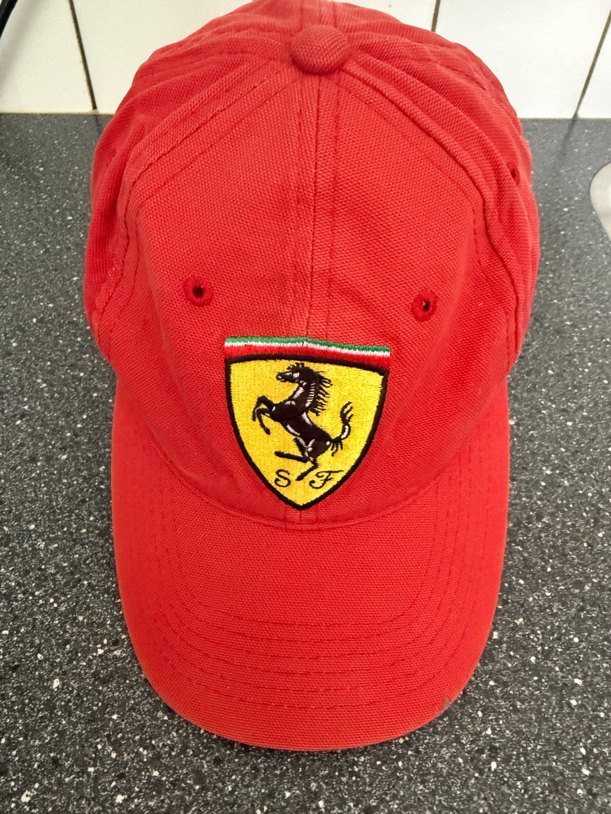 Rode Ferrari Baseballpet - Stijlvol en Comfortabel, Ophalen of Verzenden, Gedragen, One size fits all, Pet