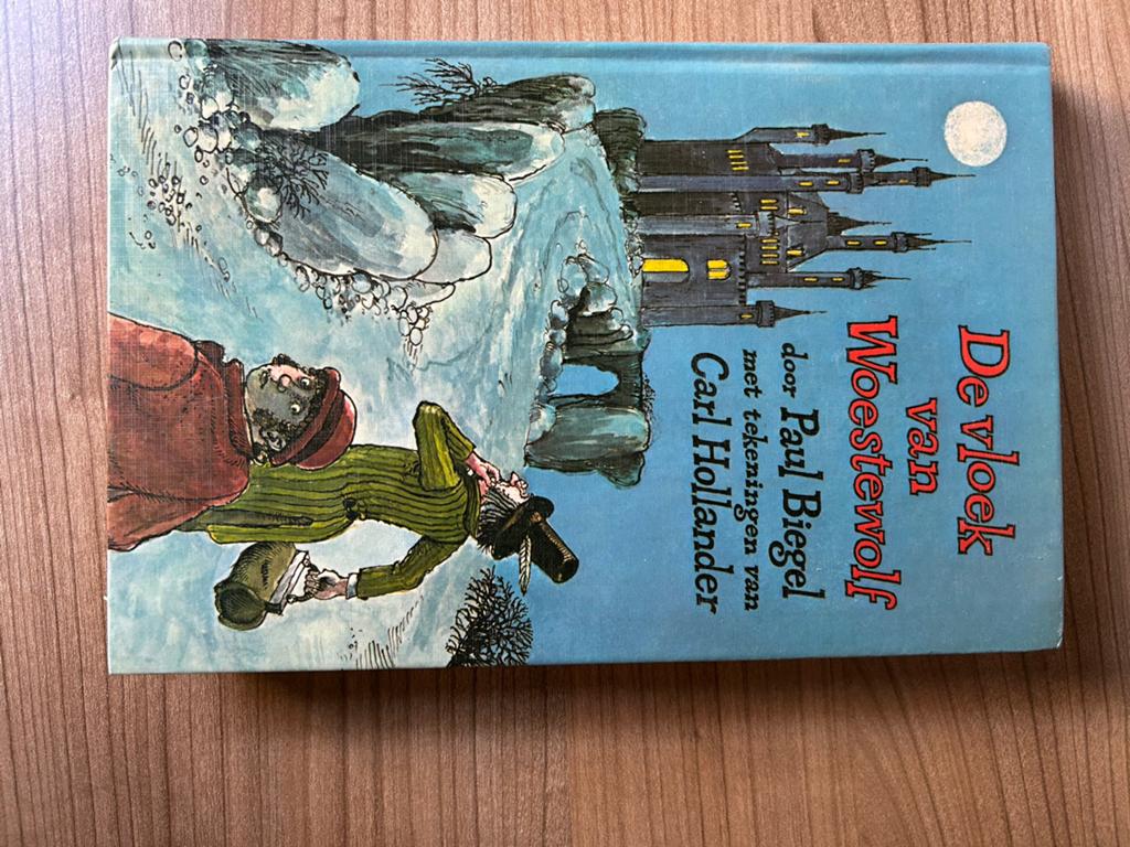 De Vloek van Woestewolf - Paul Biegel (Kinderboek), Ophalen of Verzenden, Gelezen, Fictie algemeen