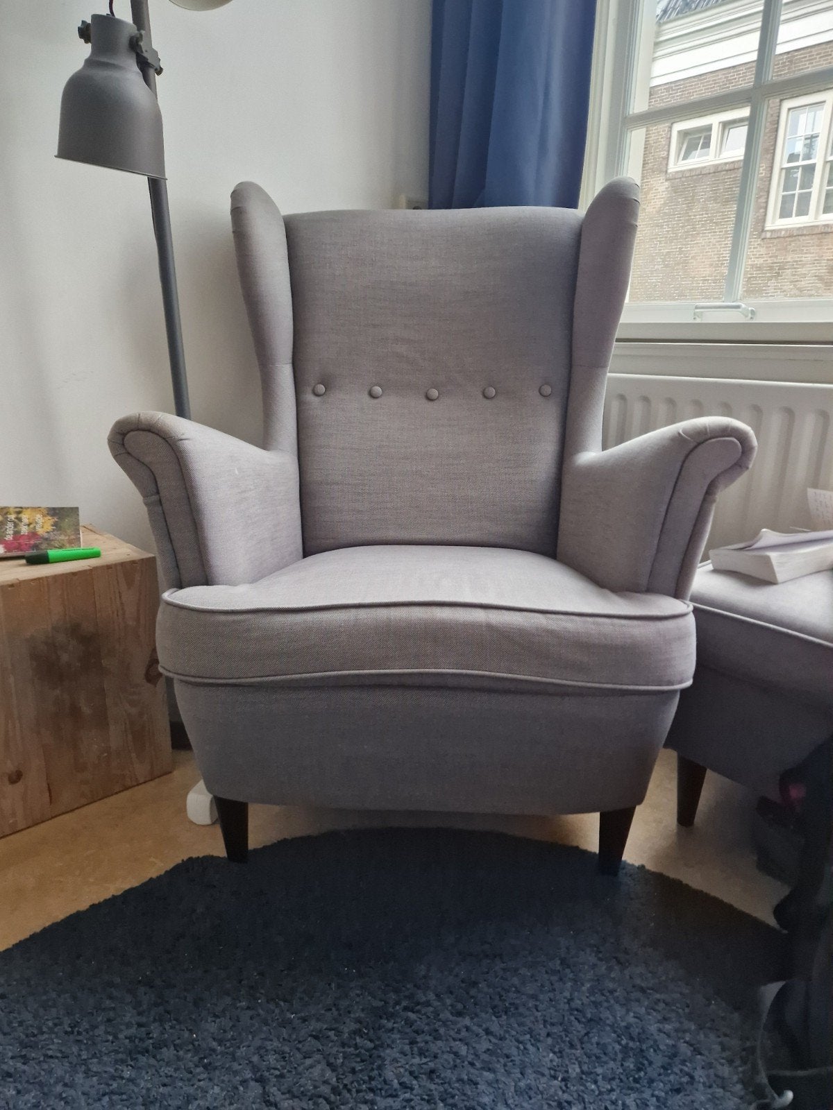 Grijze IKEA Strandmon fauteuil met voetenbankje, Huis en Inrichting, Ophalen, Gebruikt, 75 tot 100 cm, 75 tot 100 cm