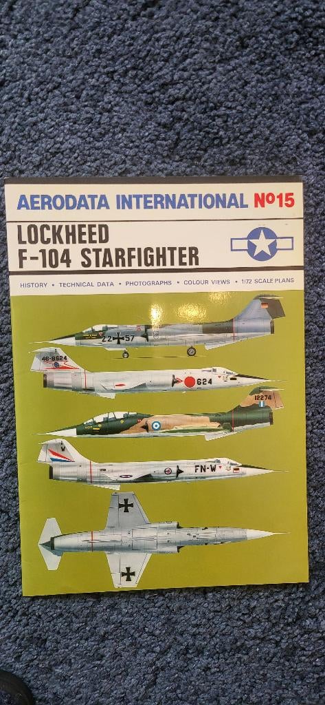 Te koop: boek over de F-104 Starfighter, Verzamelen, Ophalen, Zo goed als nieuw, Boek of Tijdschrift
