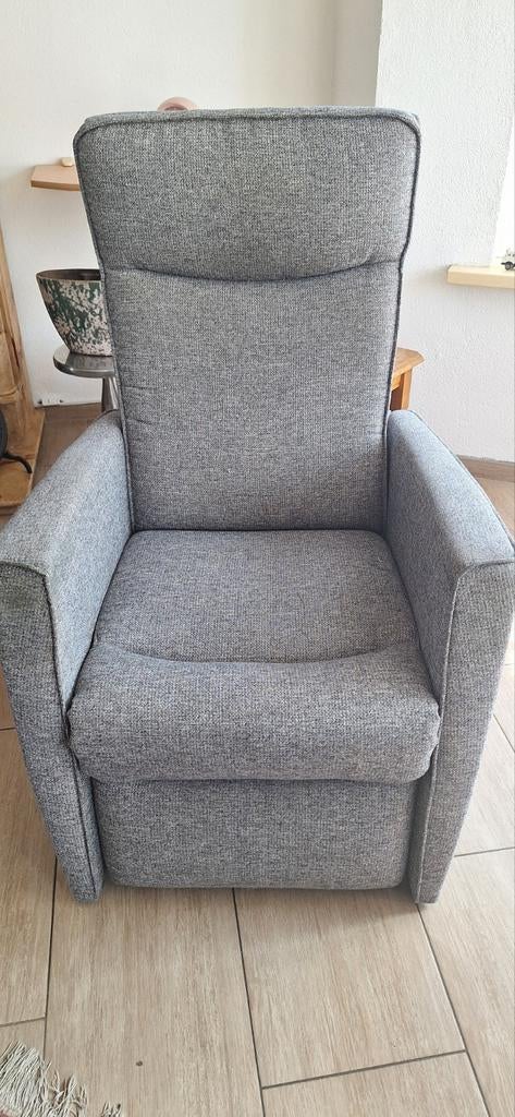 Prominent elektrische sta-op stoel - Grijs stof, Huis en Inrichting, Stoelen, Ophalen, Gebruikt, Eén, Stof