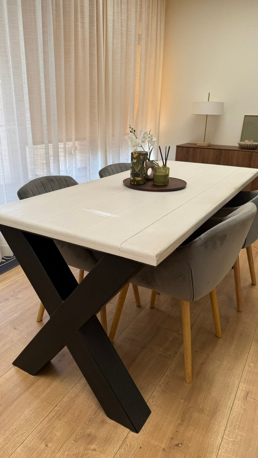 Eettafel met een stevig zwart X-poot, Ophalen, Zo goed als nieuw, Rechthoekig, 50 tot 100 cm