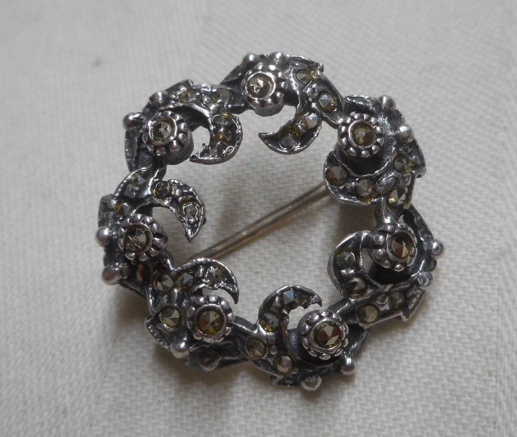 Zilveren broche met markasiet steentjes nr.1463, Verzenden, Minder dan 4 cm, Zo goed als nieuw, Zilver