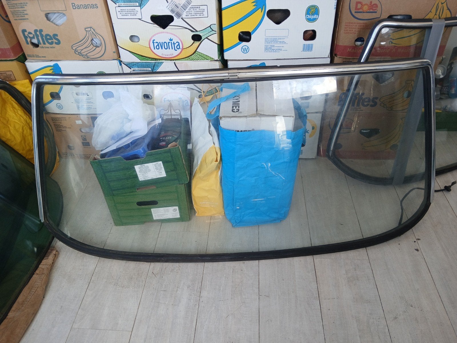 achterruit mercedes w114 w115 rubber en lijst, Ophalen of Verzenden