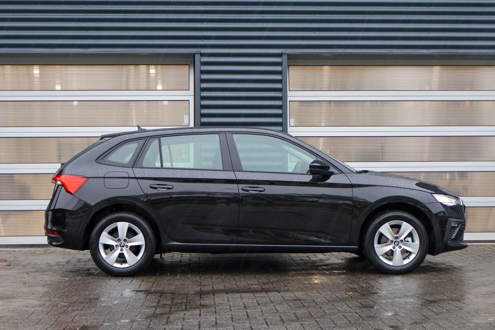 Skoda Scala 1.0 TSI 115pk Selection | Trekhaak | Travel Pakk, Auto's, Voorwielaandrijving, 12 maanden, 116 pk, Zwart