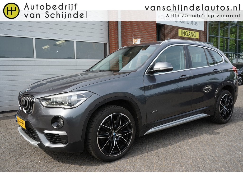 BMW X1 SDRIVE 18I HIGH EXECUTIVE - X-LINE KEURIGE NETTE STAA, Gebruikt, Lichtsensor, Leder en Stof, 3 cilinders