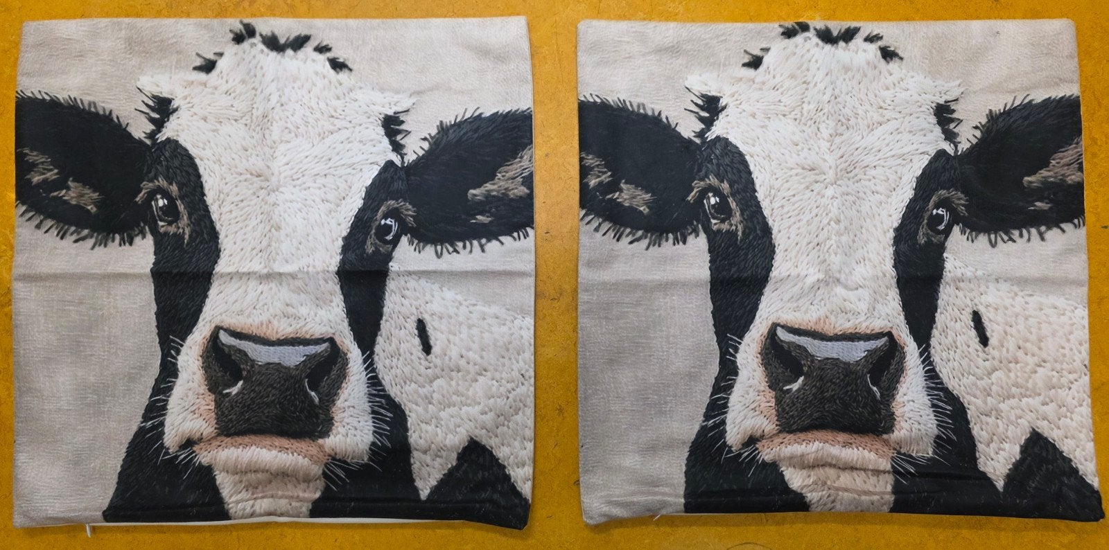 2 X Nieuwe kussenhoes  " KOE ", Wasbaar, Meerkleurig, Nieuw, Ophalen of Verzenden