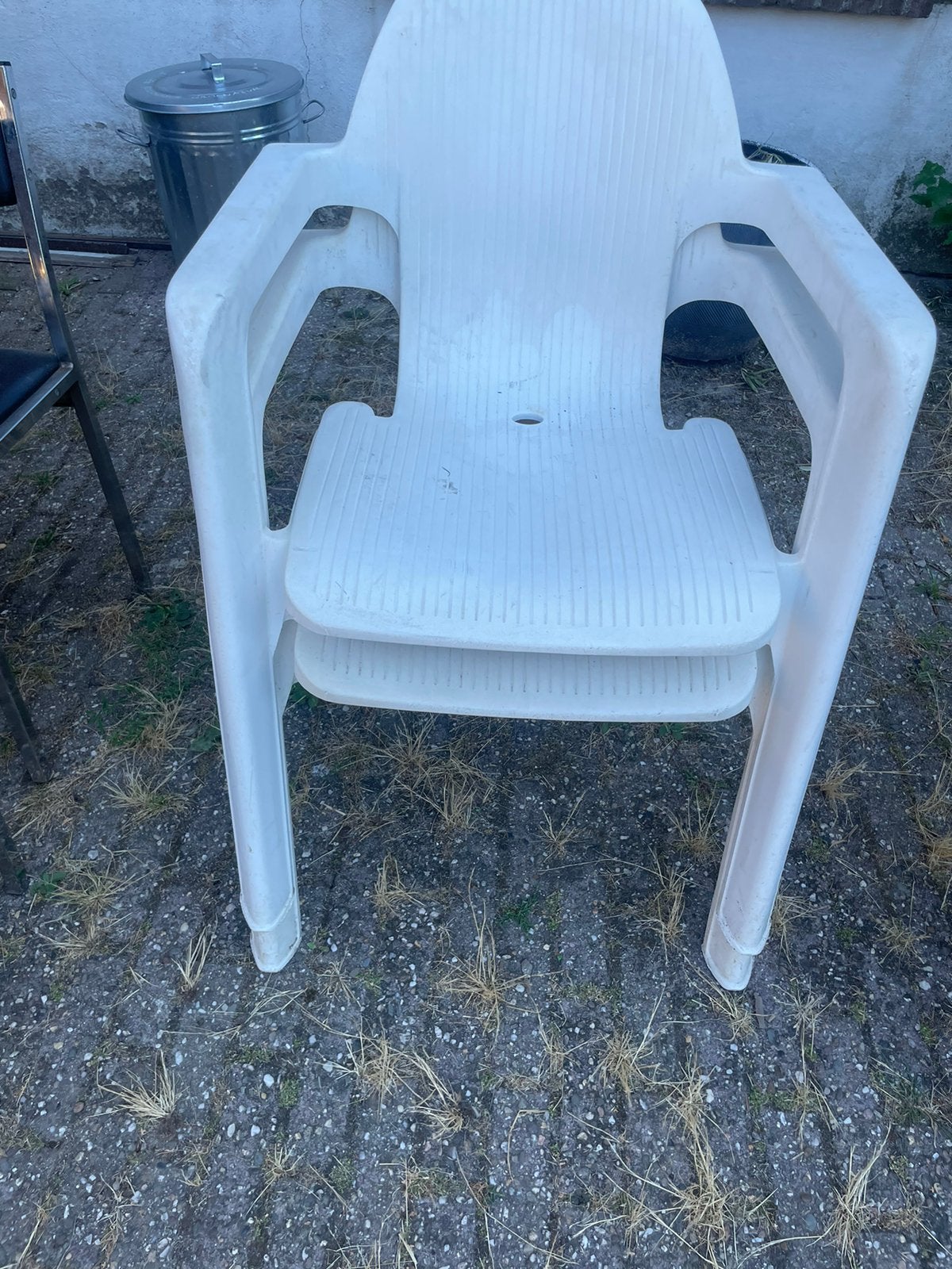2 witte tuinstoelen, Ophalen, Plastic