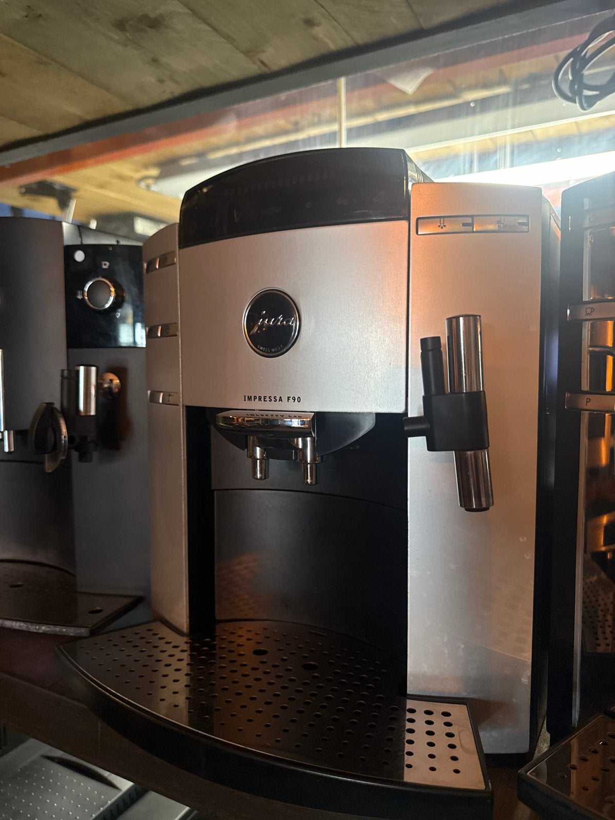 Jura F90 Koffiemachine, Witgoed en Apparatuur, Koffiezetapparaten, Stoompijpje, Koffiemachine, Refurbished, Koffiebonen