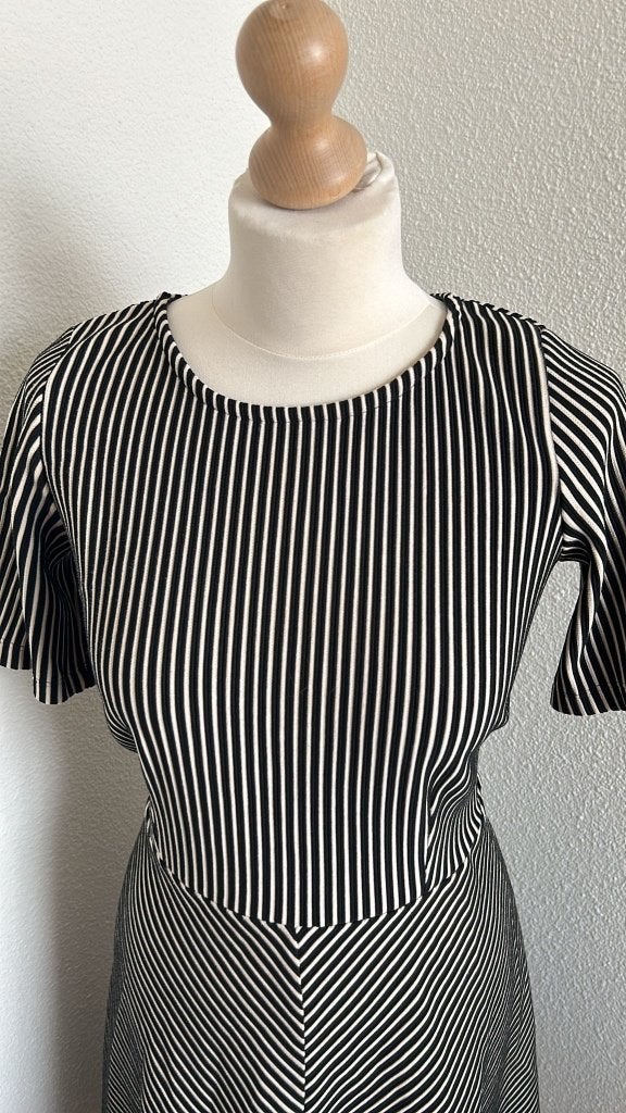 King Louie maat L prachtige gestreepte swing jurk 589, Kleding | Dames, Zwart, Maat 42/44 (L), Ophalen of Verzenden, Zo goed als nieuw