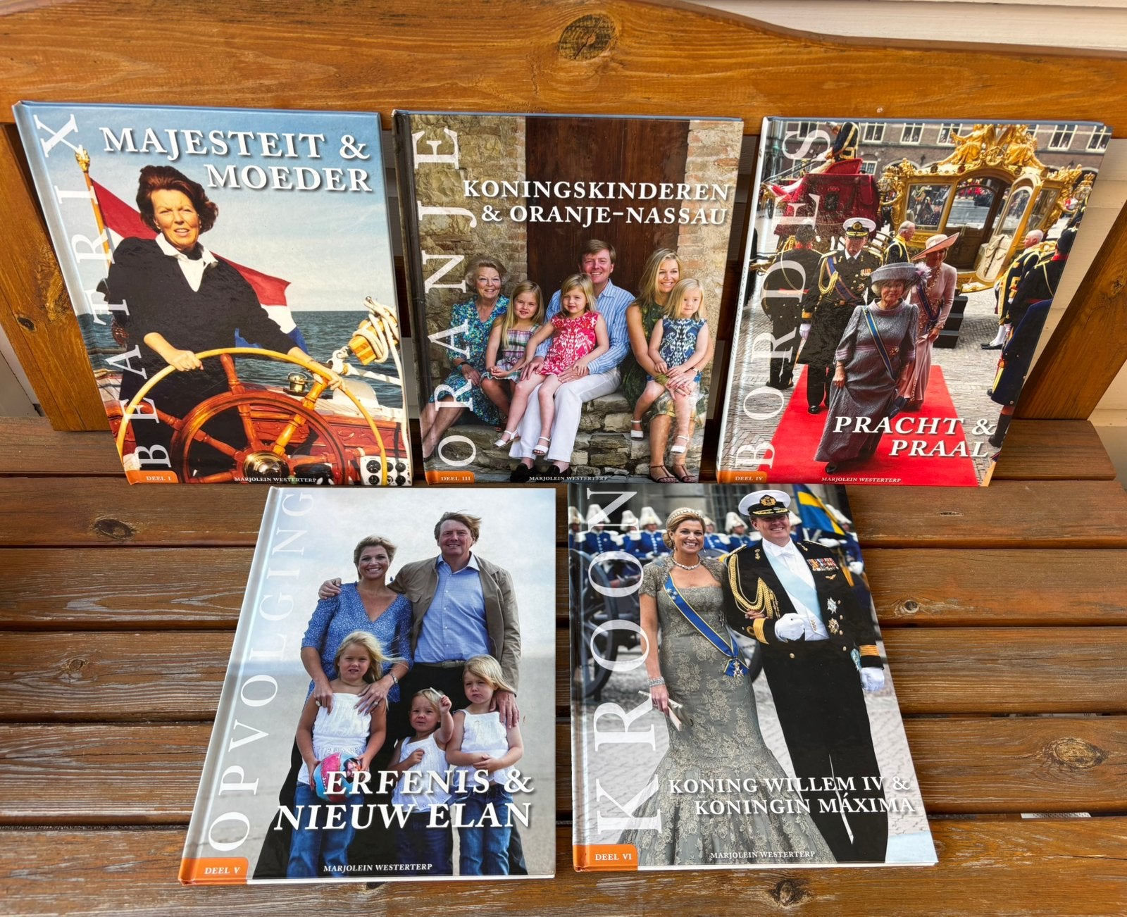 Ons koningshuis Marjolein Westererp - 5 boeken, Verzamelen, Ophalen of Verzenden, Zo goed als nieuw, Tijdschrift of Boek