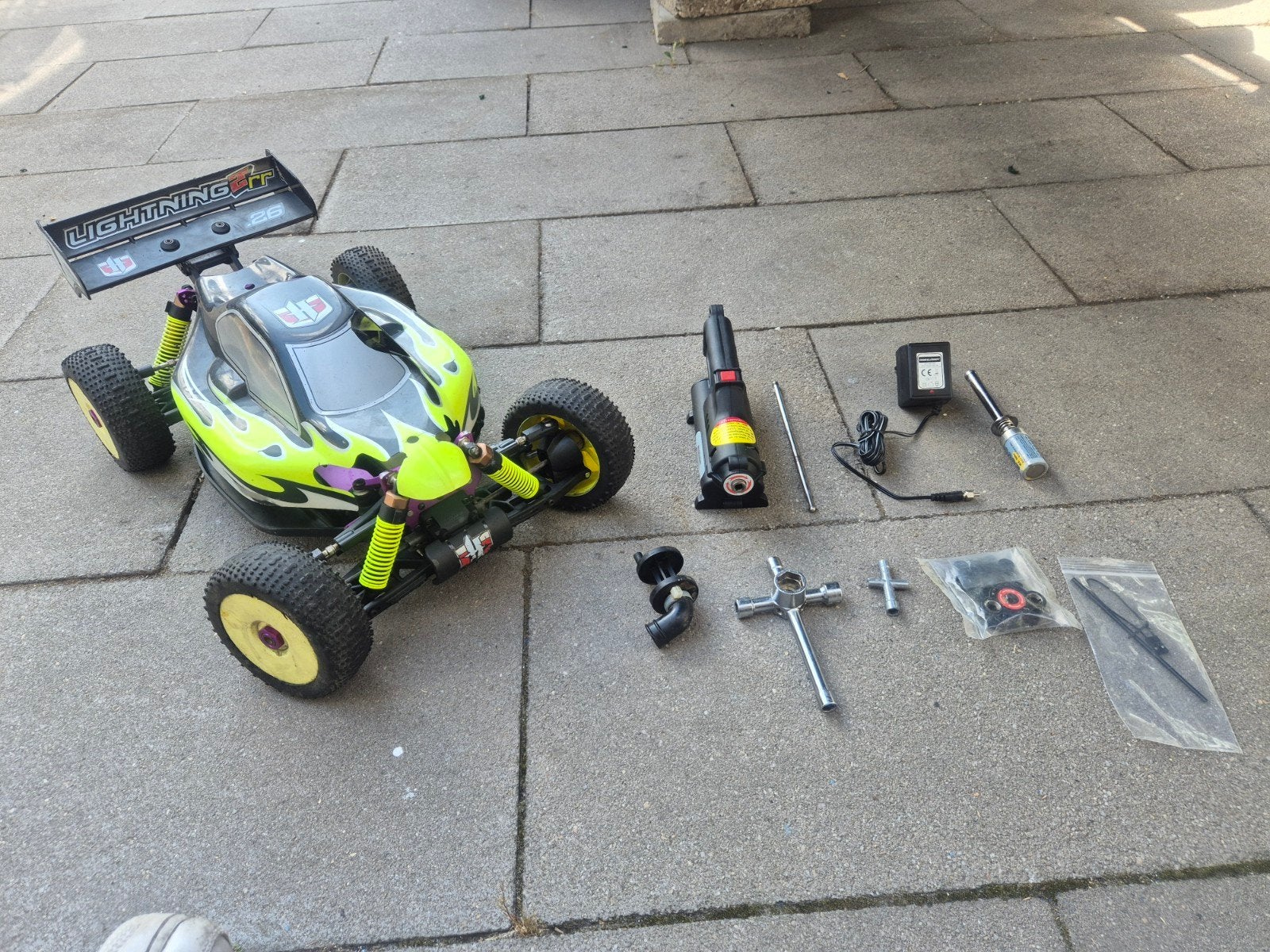 Mooie Hot bodies lightning 2 RR nitro rc auto met extra's, Hobby en Vrije tijd, Modelbouw | Radiografisch | Auto's, Ophalen of Verzenden