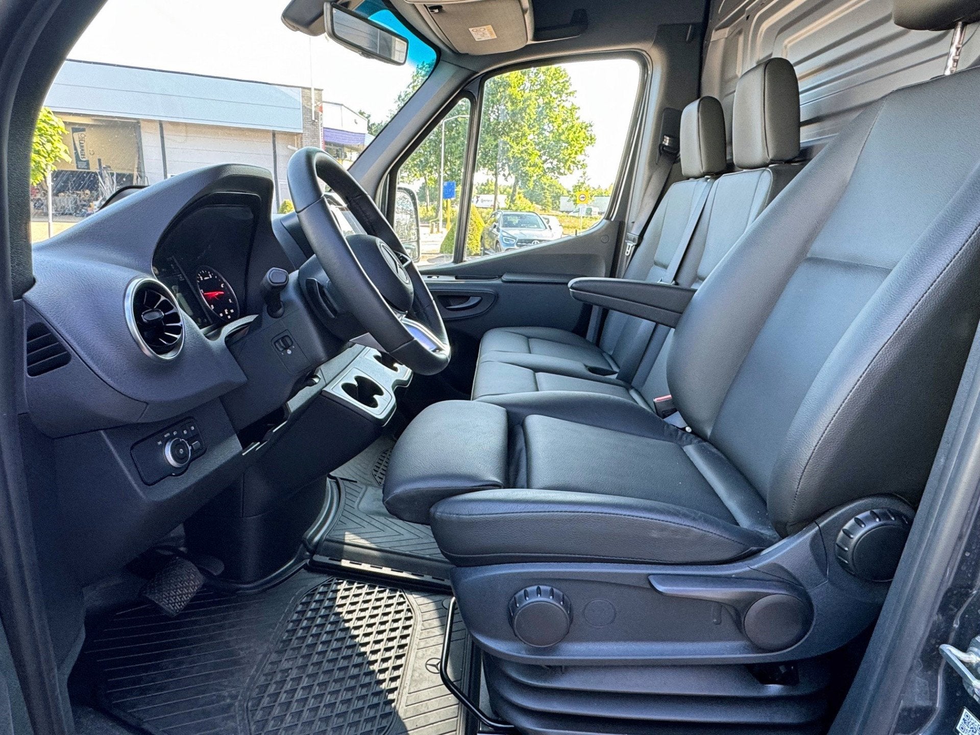 Mercedes-Benz Sprinter 319 L3H2 2x Schuifdeur BPM vrij Distr, Auto's, Automaat, 12 maanden, Achterwielaandrijving, Gebruikt