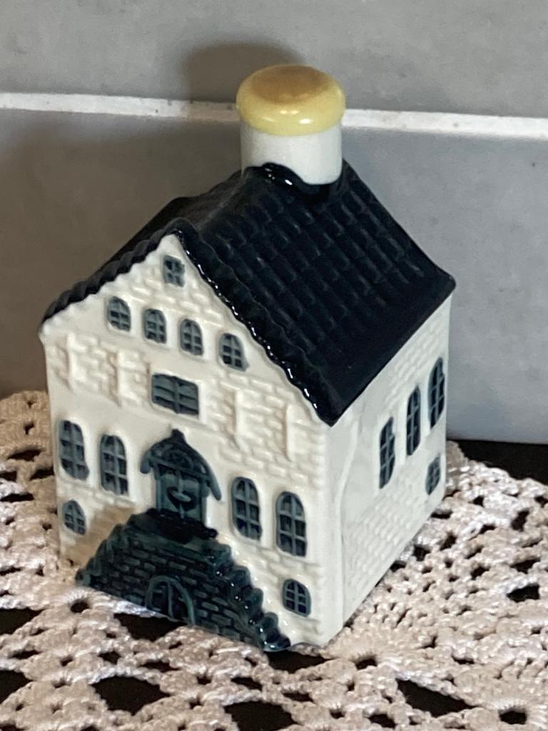 KLM huisje nummer 4 (240526s), Ophalen of Verzenden, Zo goed als nieuw