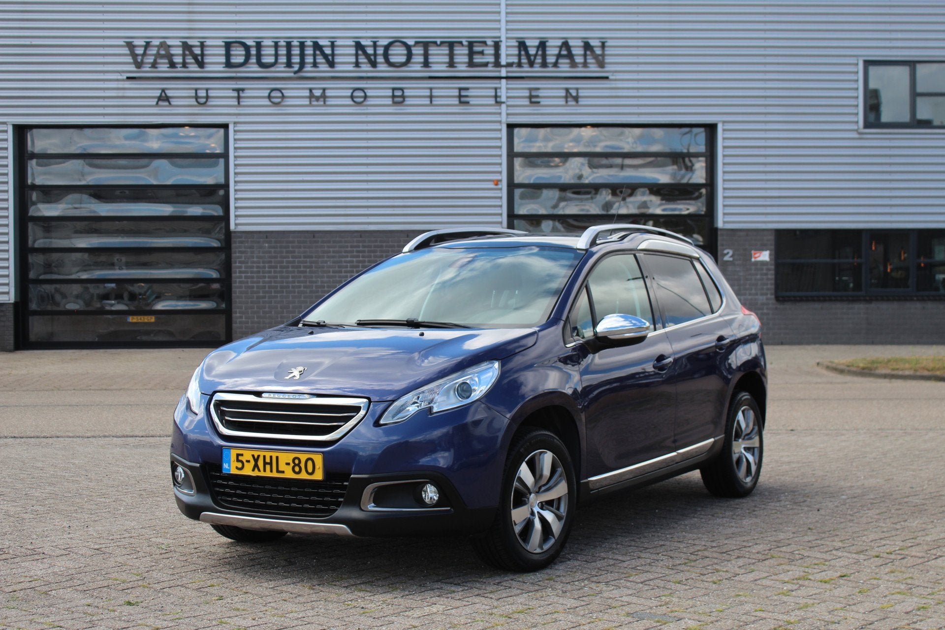 Peugeot 2008 1.2 VTi Allure / Automaat / Panoramadak / Navig, Auto's, 450 kg, 1199 cc, Met garantie (alle), 23 km/l