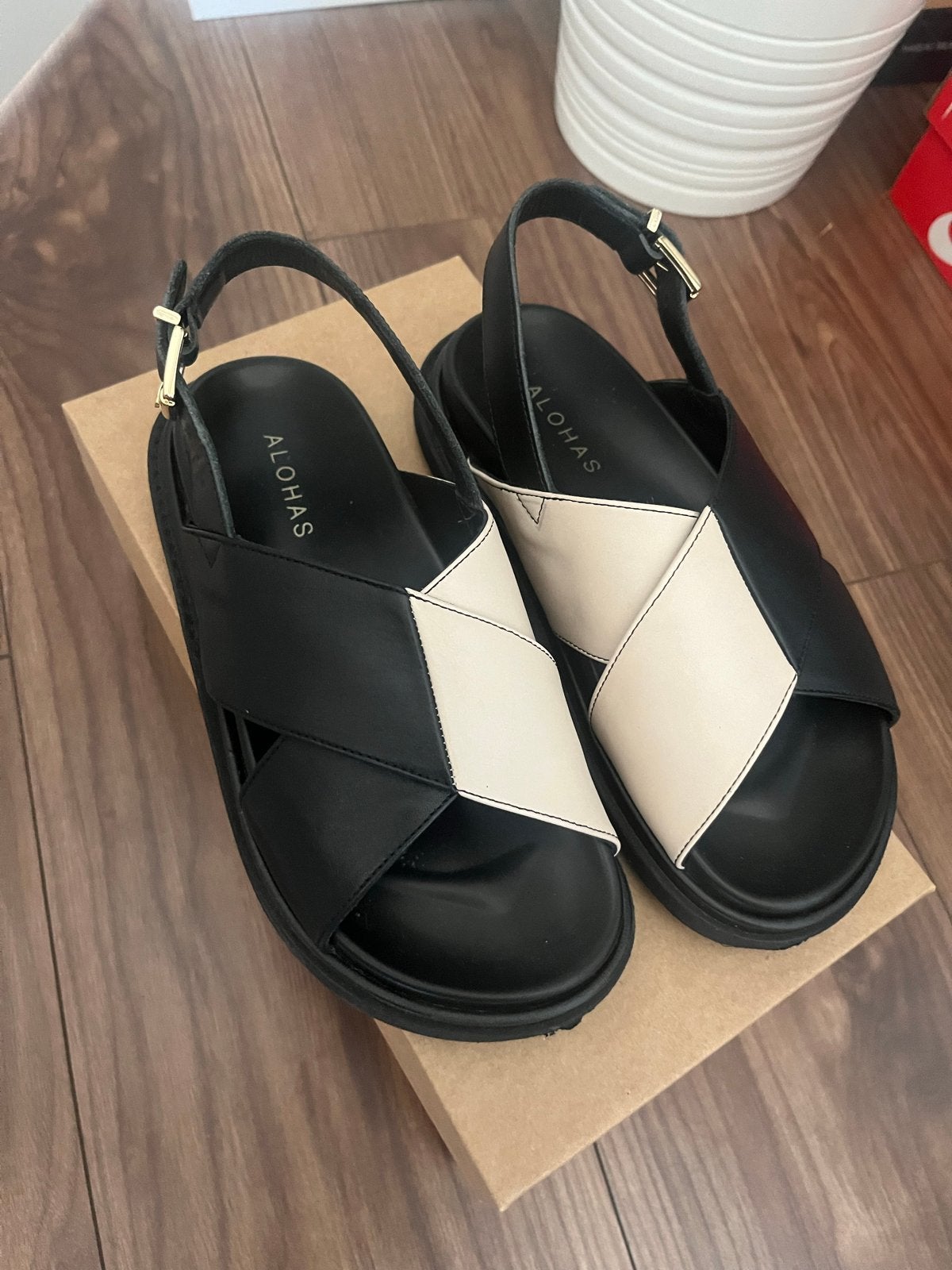 Alohas Marshmallow Bicolor Sandalen Zwart/Ivoor Maat 36, Zwart, Nieuw, Sandalen of Muiltjes, Ophalen of Verzenden